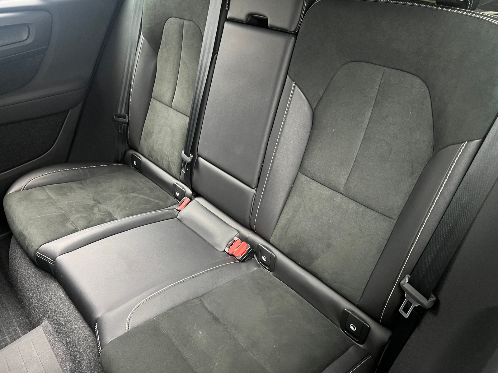 Thumbnail: 2022 Volvo XC40 - 5