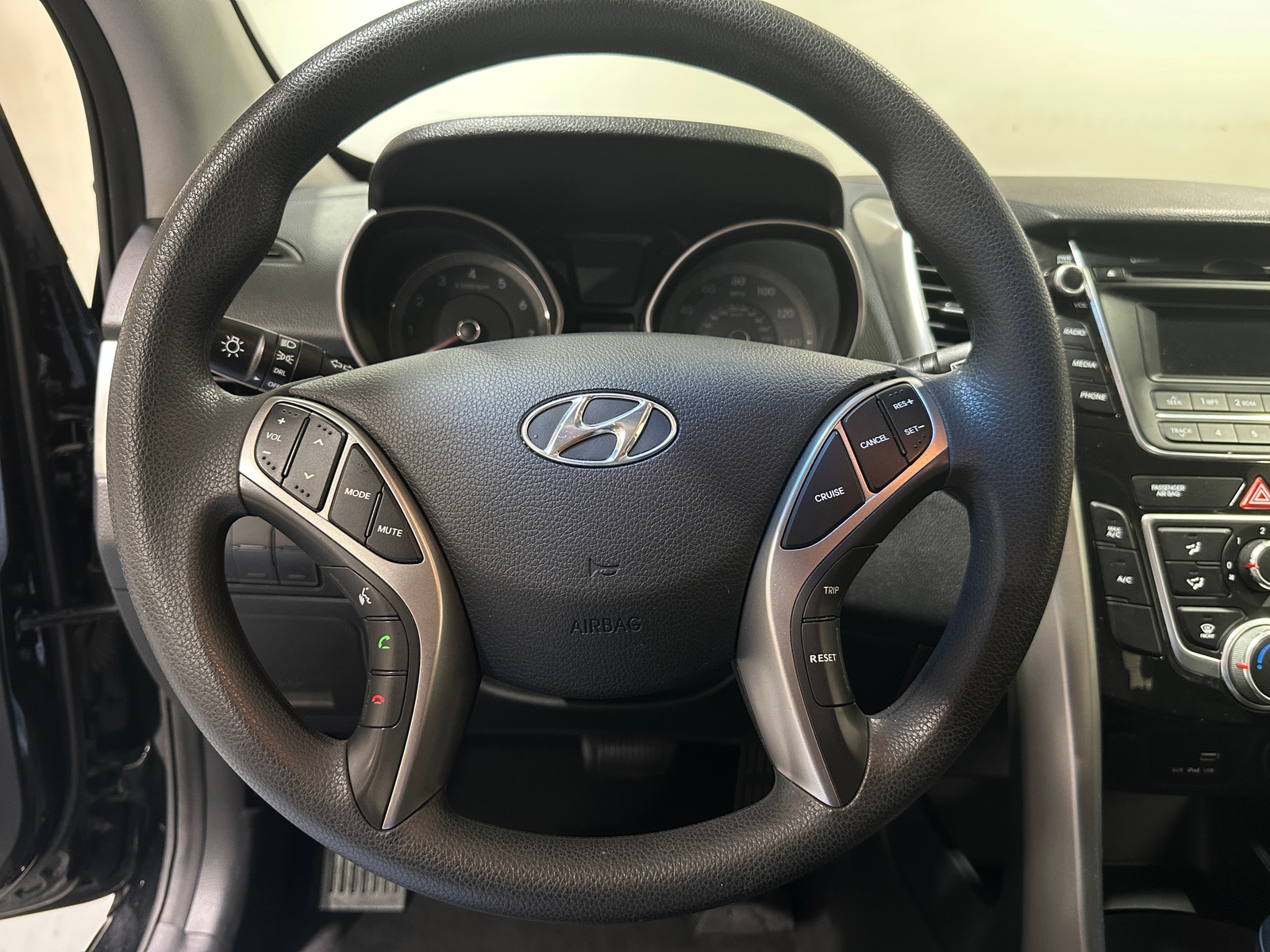 Thumbnail: 2017 Hyundai Elantra - 5