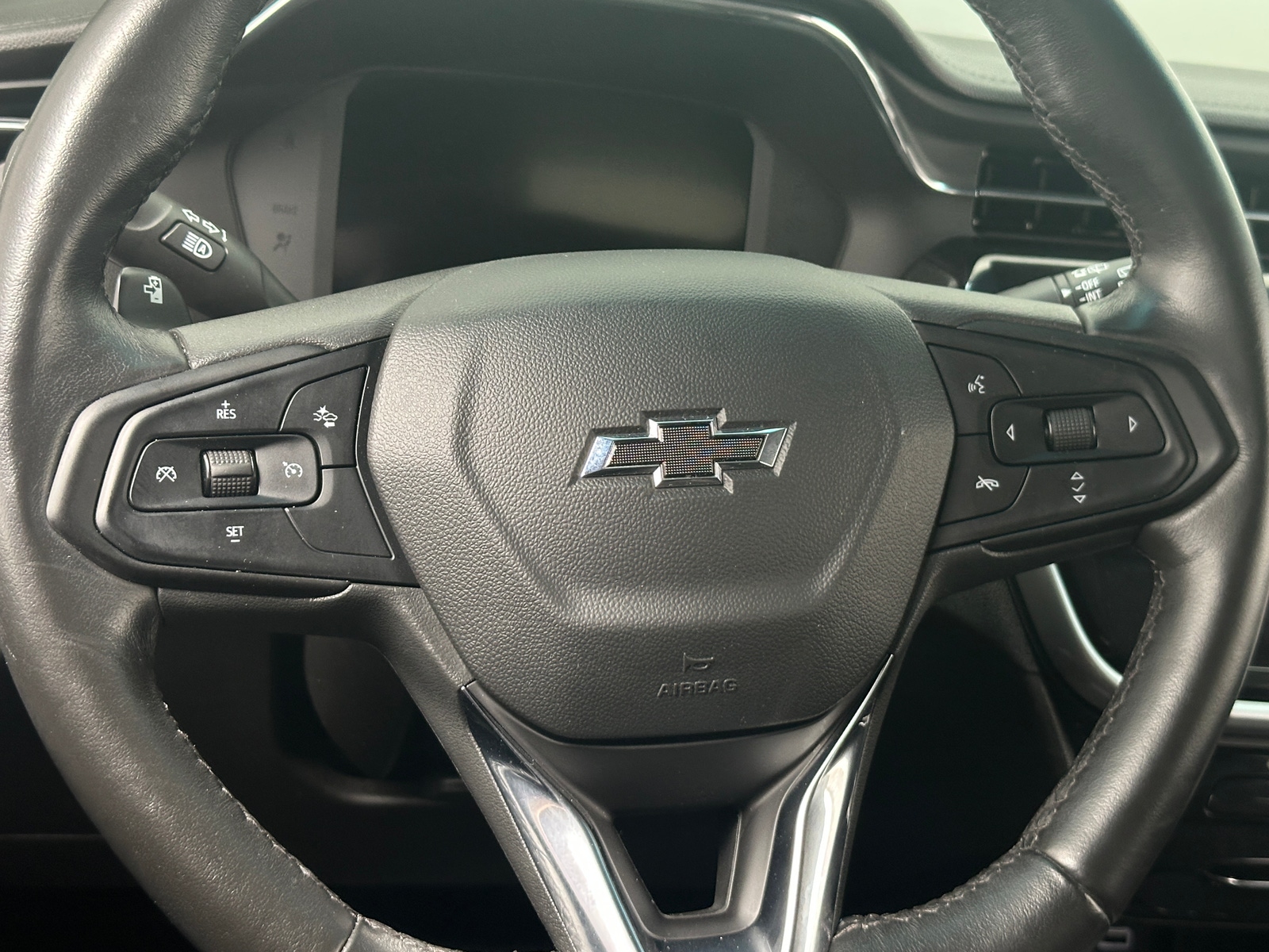 Thumbnail: 2023 Chevrolet Bolt EV - 4