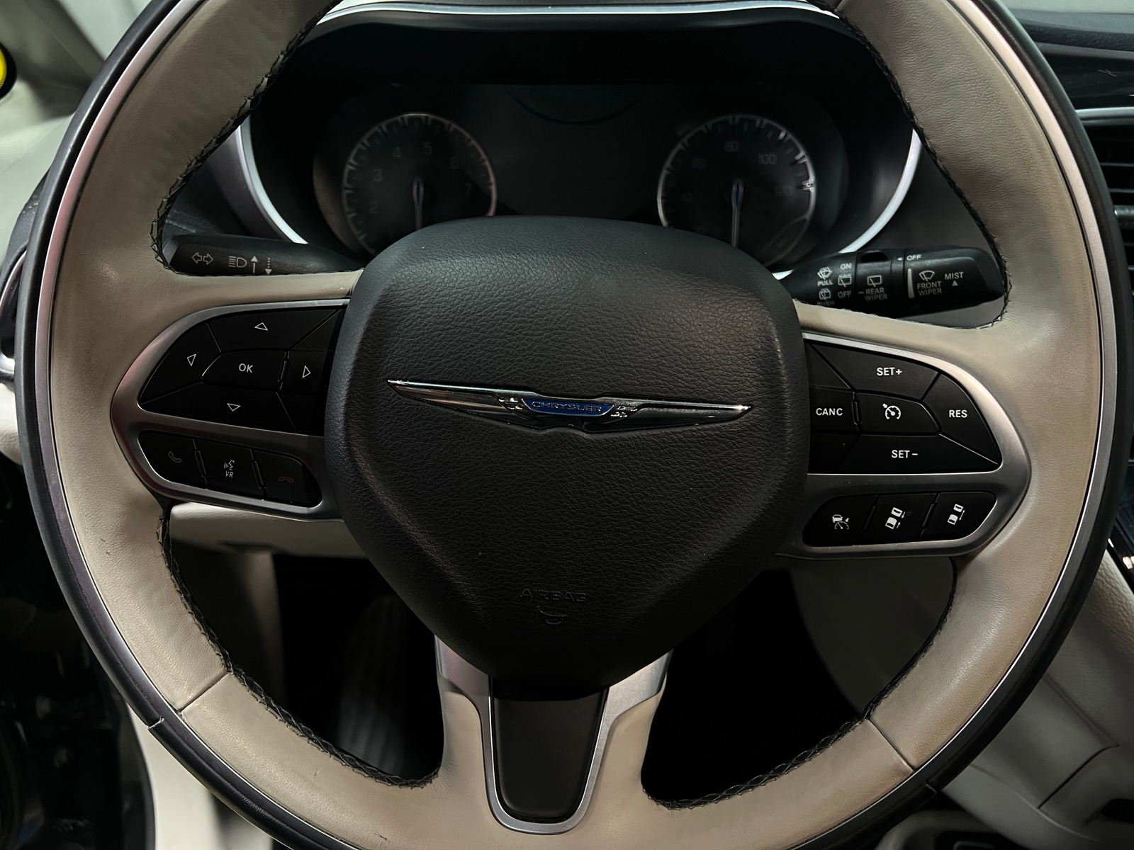 Thumbnail: 2017 Chrysler Pacifica - 4