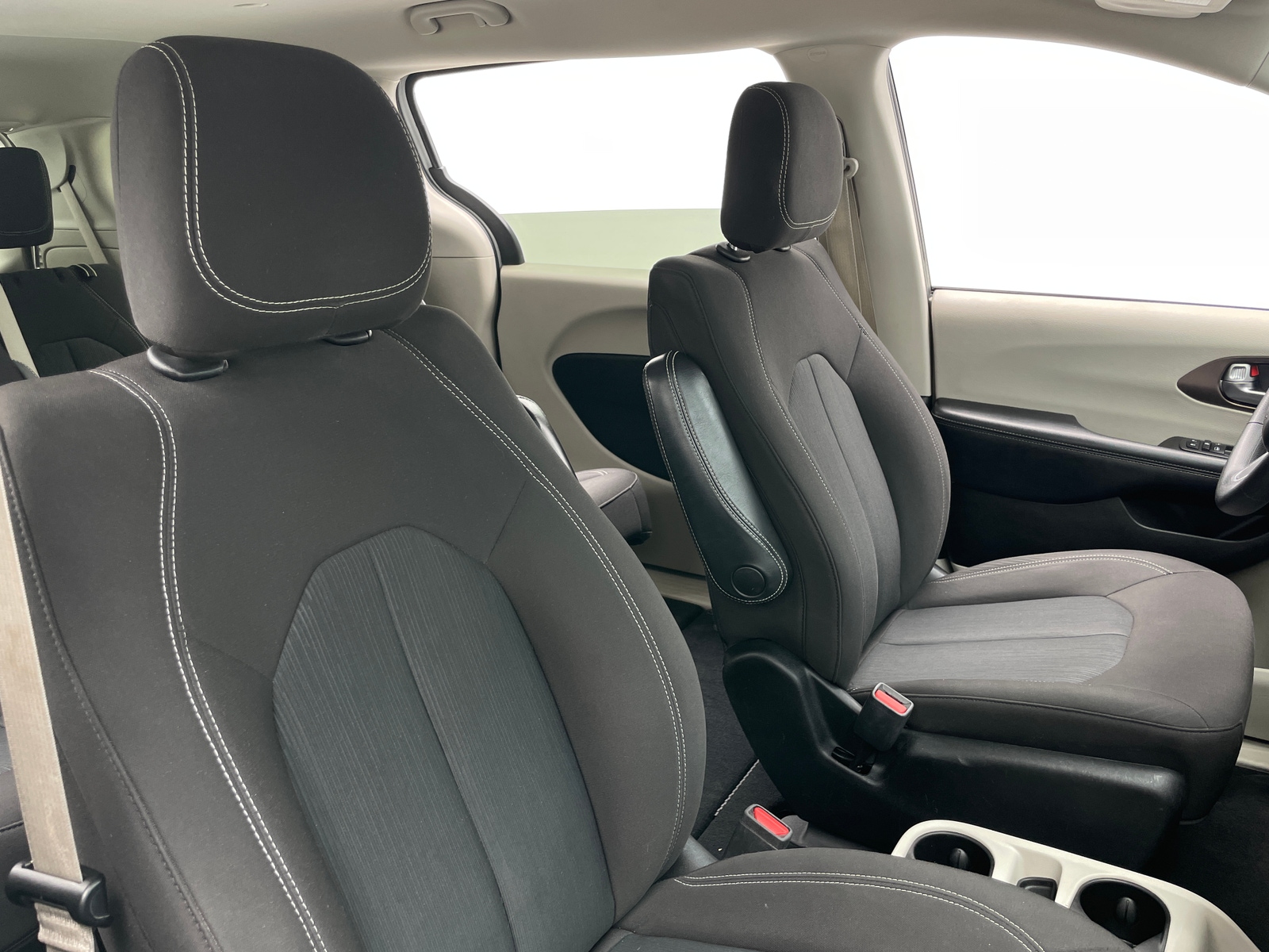 Thumbnail: 2021 Chrysler Voyager - 2