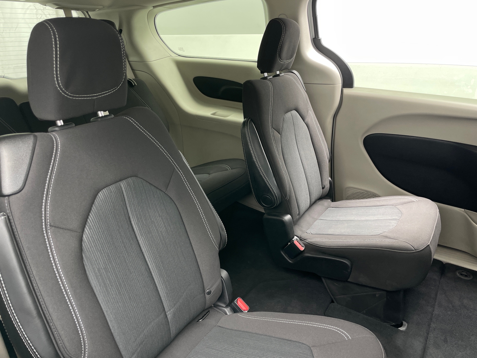 Thumbnail: 2021 Chrysler Voyager - 6