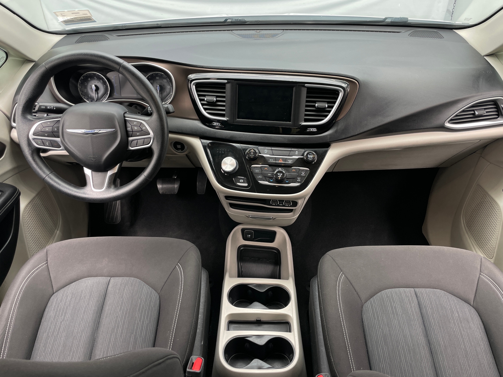 Thumbnail: 2021 Chrysler Voyager - 3