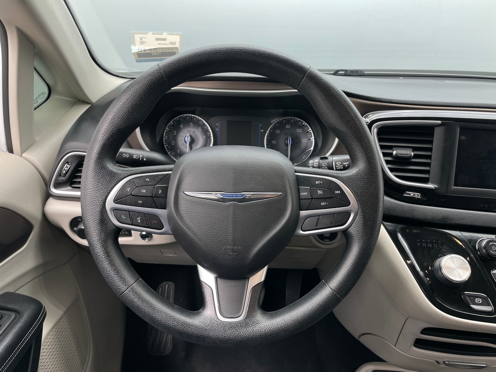 Thumbnail: 2021 Chrysler Voyager - 5