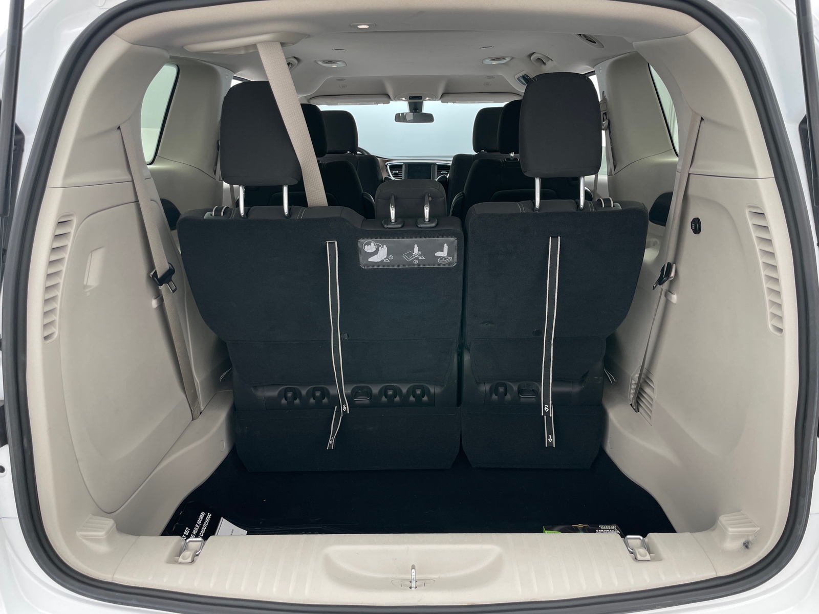Thumbnail: 2021 Chrysler Voyager - 7
