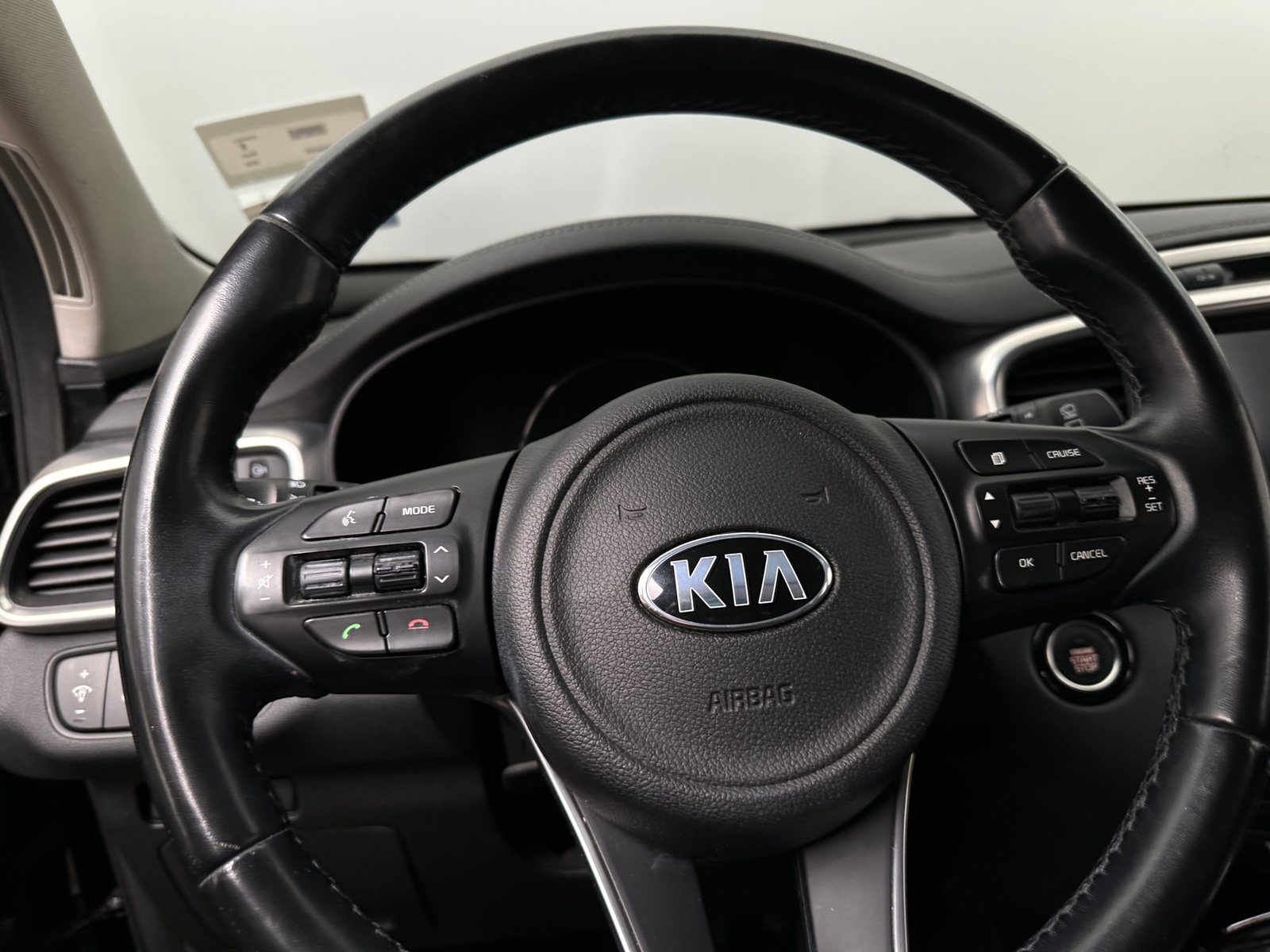 Thumbnail: 2016 Kia Sorento - 4
