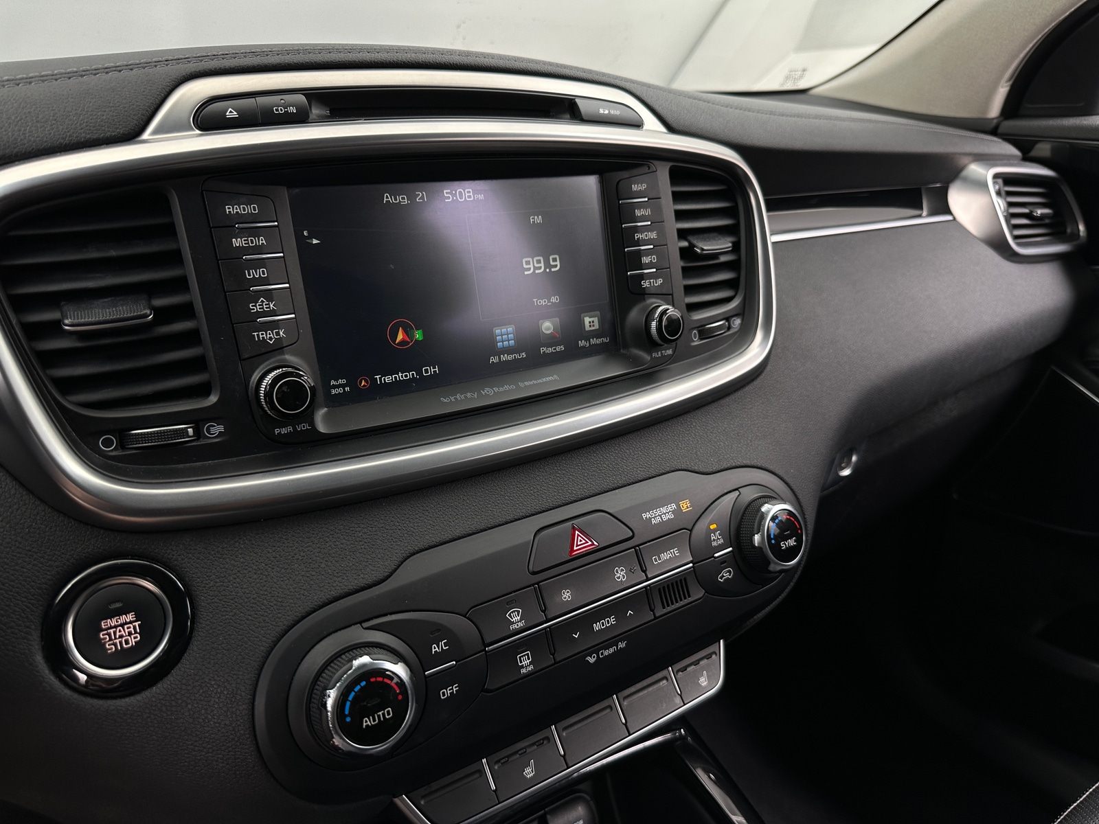 Thumbnail: 2016 Kia Sorento - 3