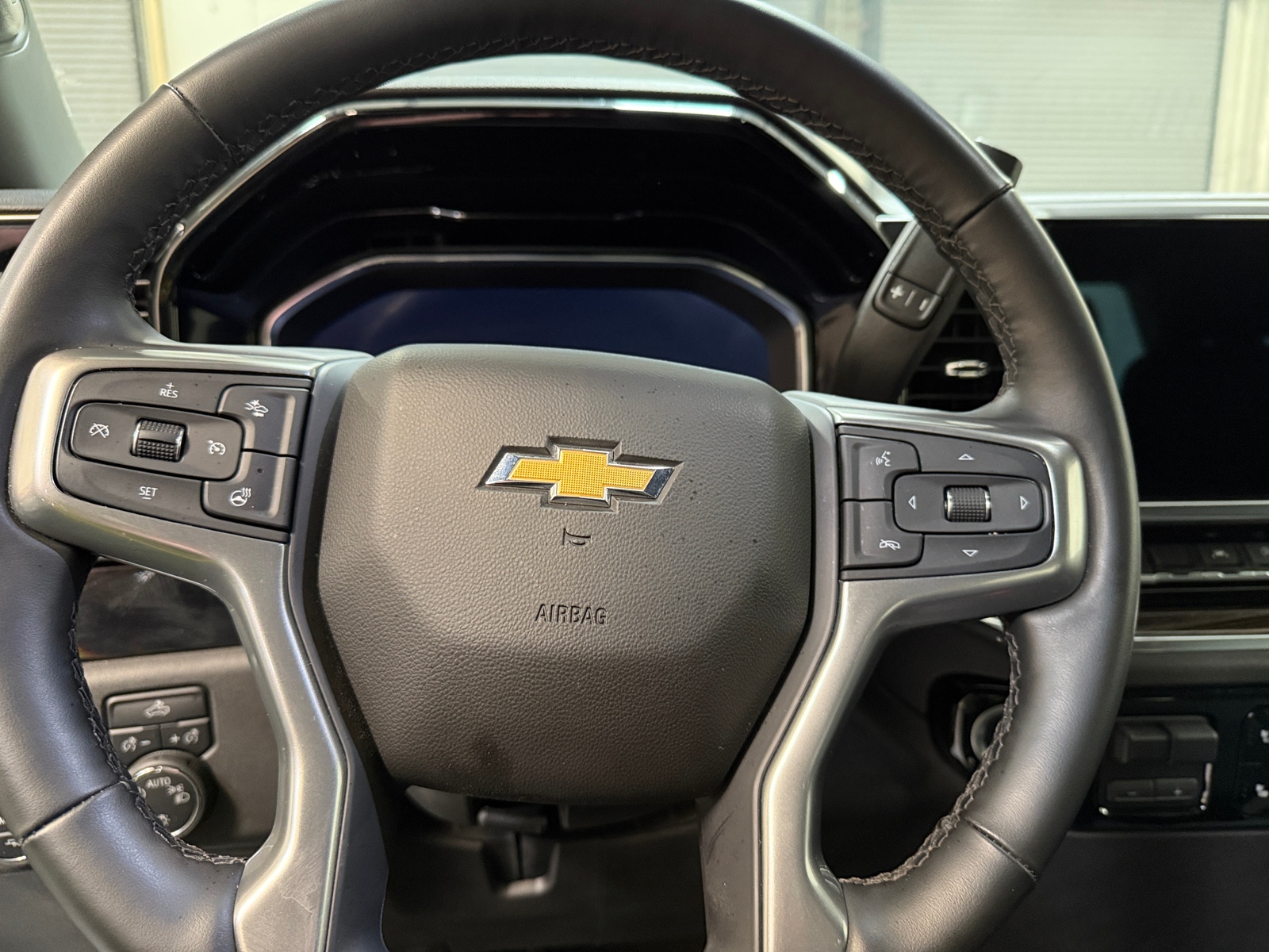 Thumbnail: 2025 Chevrolet Silverado 1500 - 5