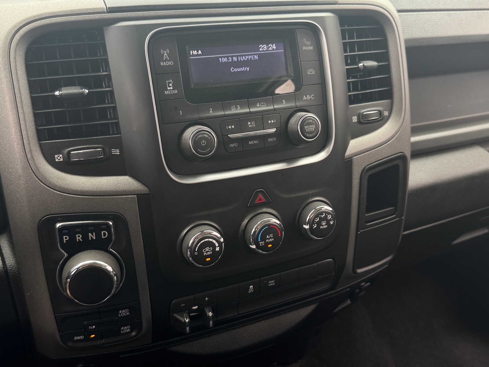 Thumbnail: 2019 RAM 1500 Classic - 4
