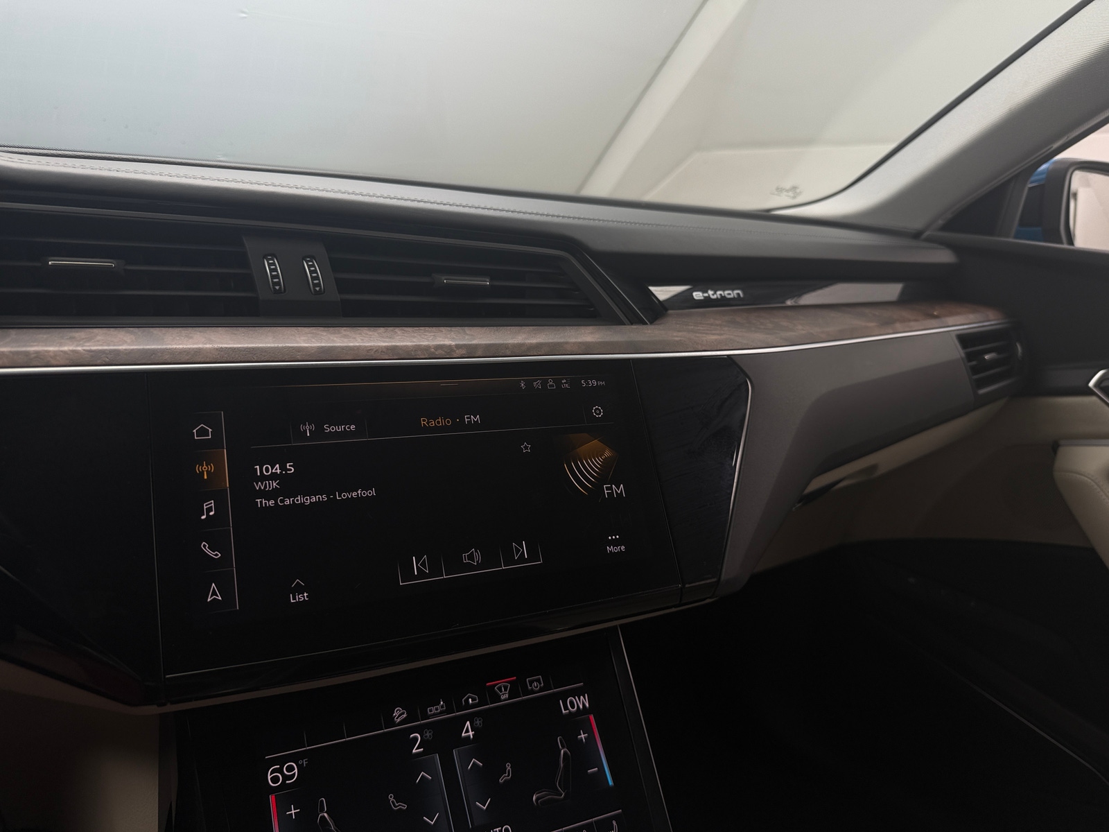 Thumbnail: 2019 Audi e-tron - 3