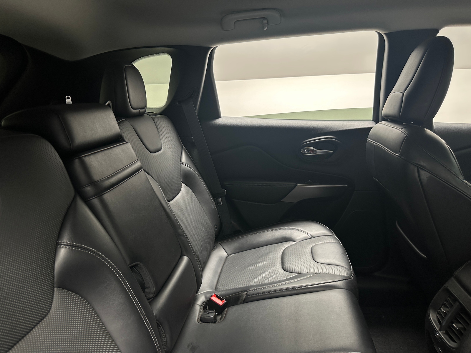 Thumbnail: 2019 Jeep Cherokee - 5