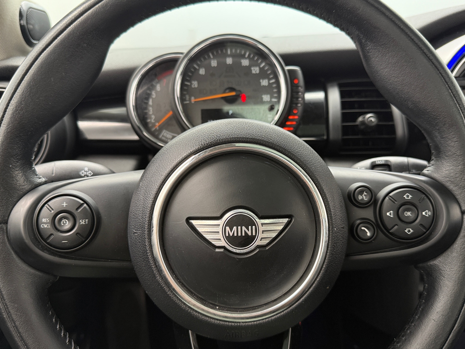 Thumbnail: 2017 MINI Cooper Hardtop - 4