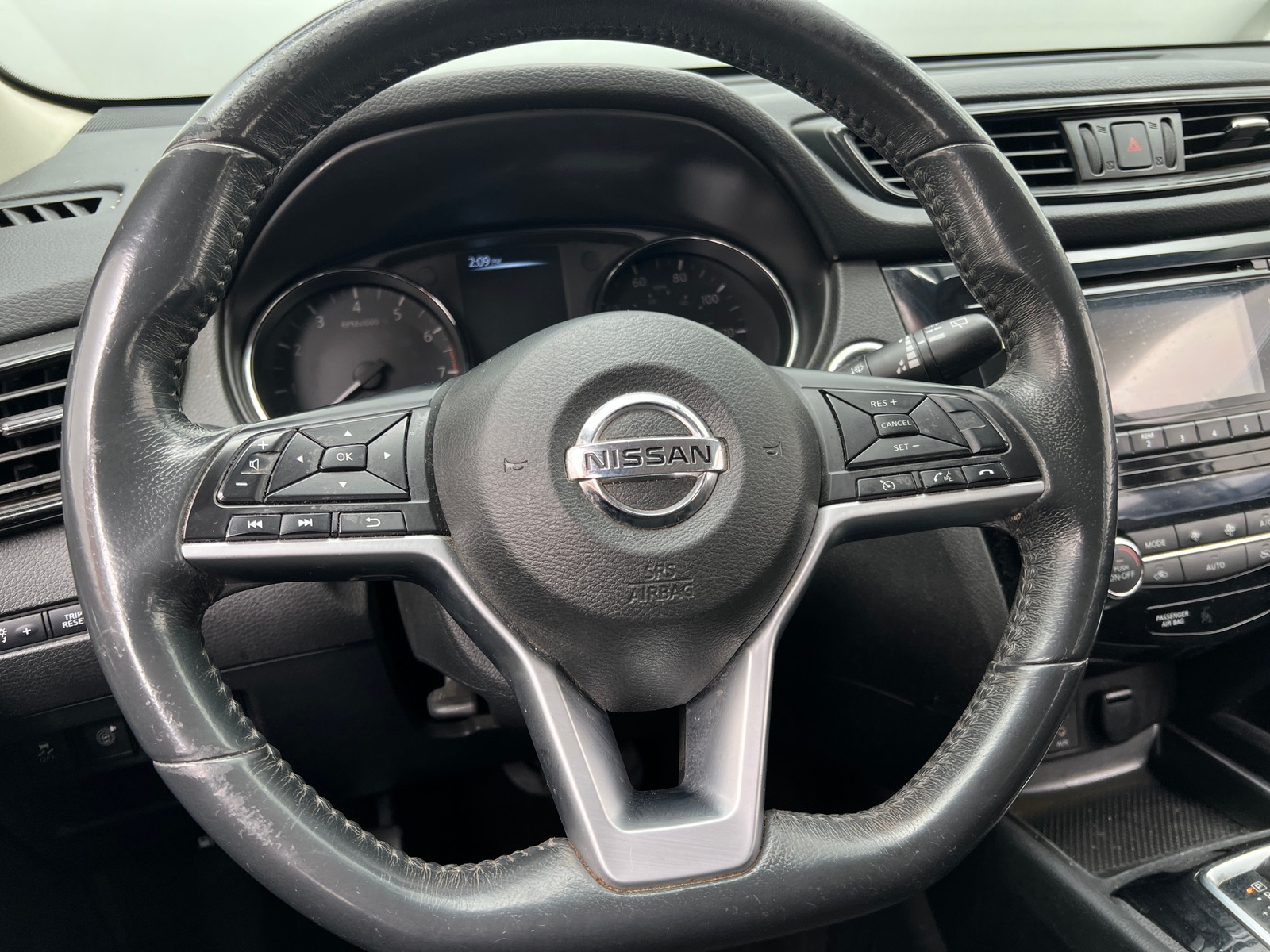 Thumbnail: 2017 Nissan Rogue - 5