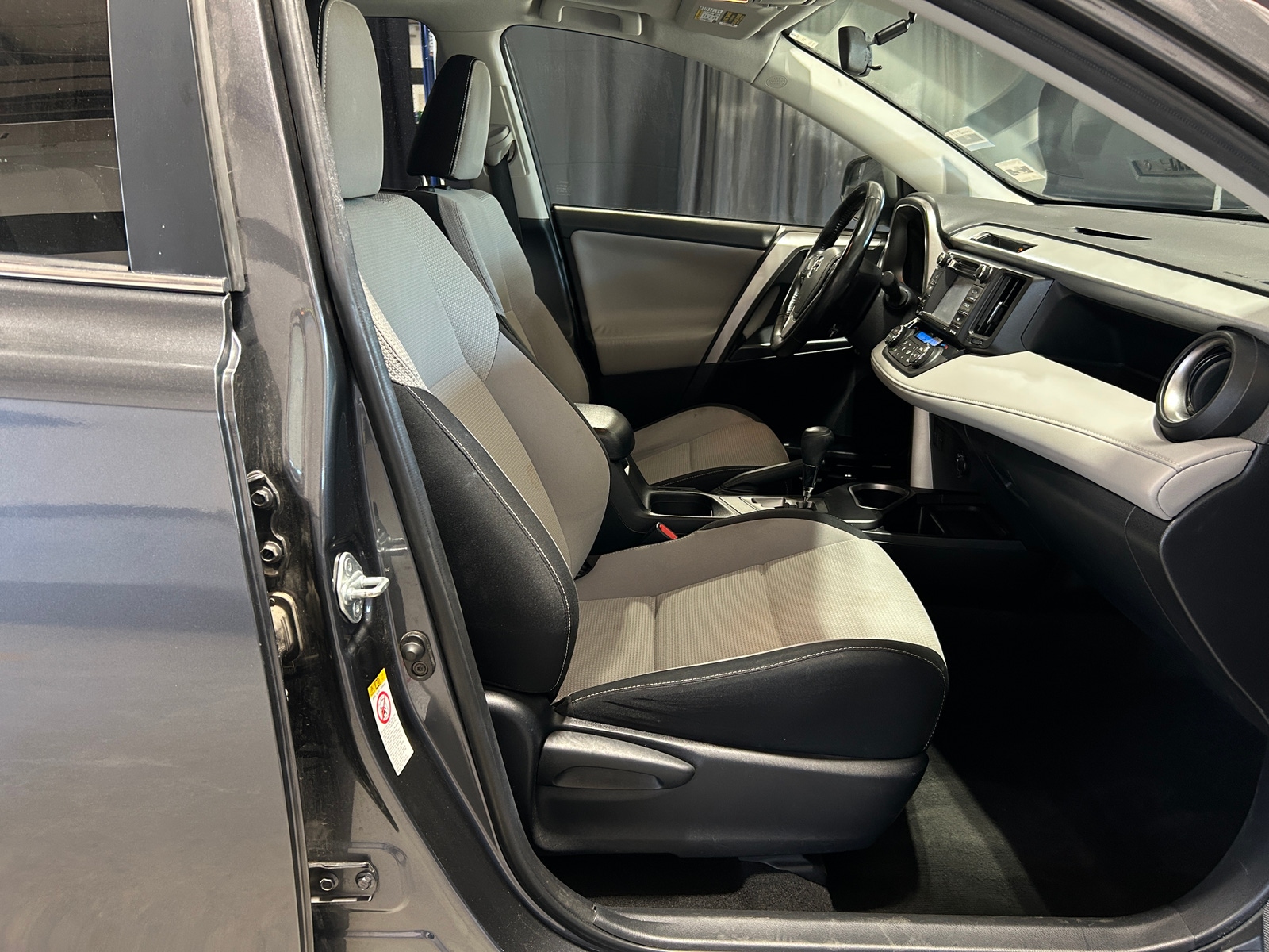 Thumbnail: 2016 Toyota RAV4 - 2