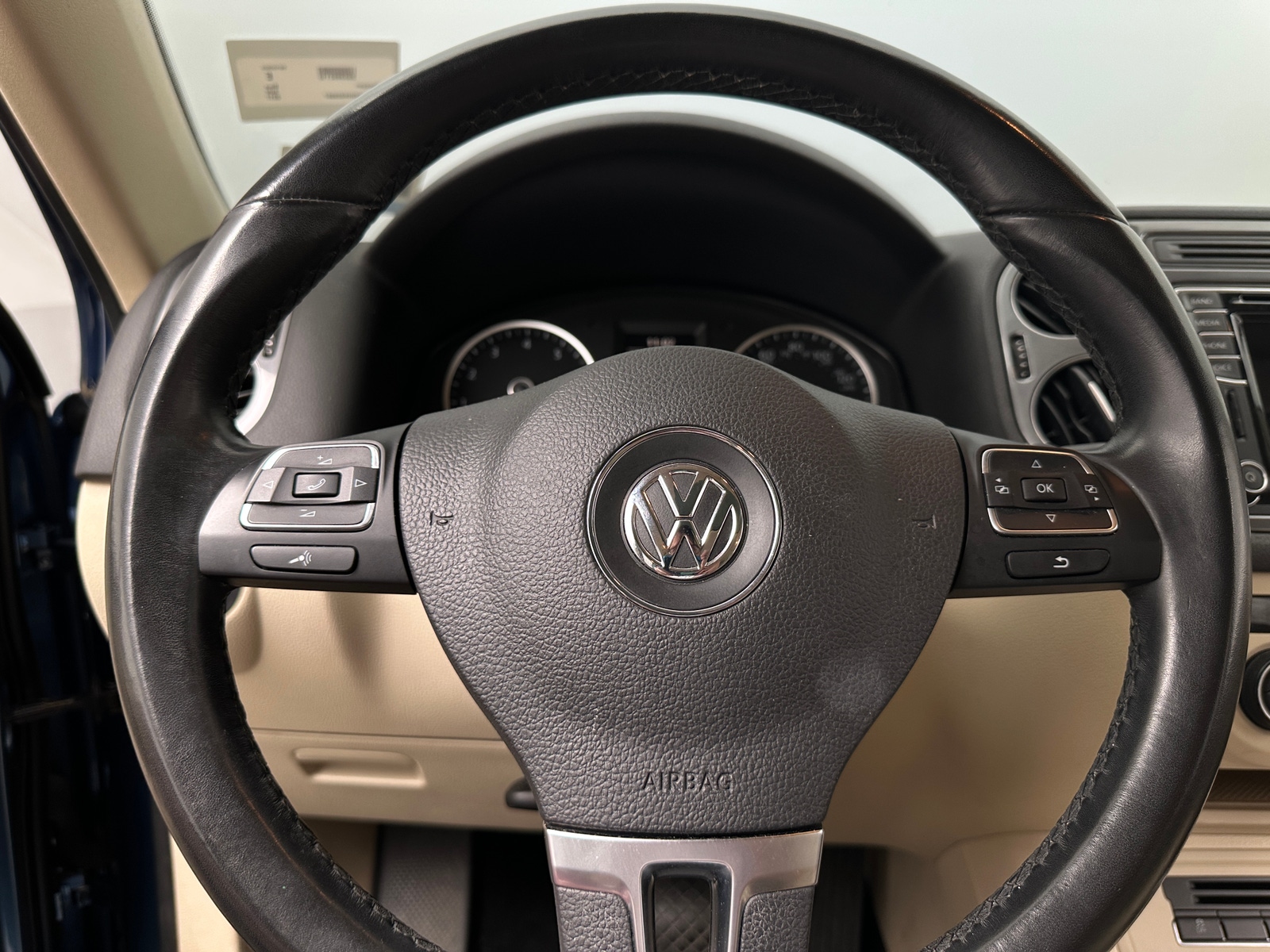 Thumbnail: 2017 Volkswagen Tiguan - 4