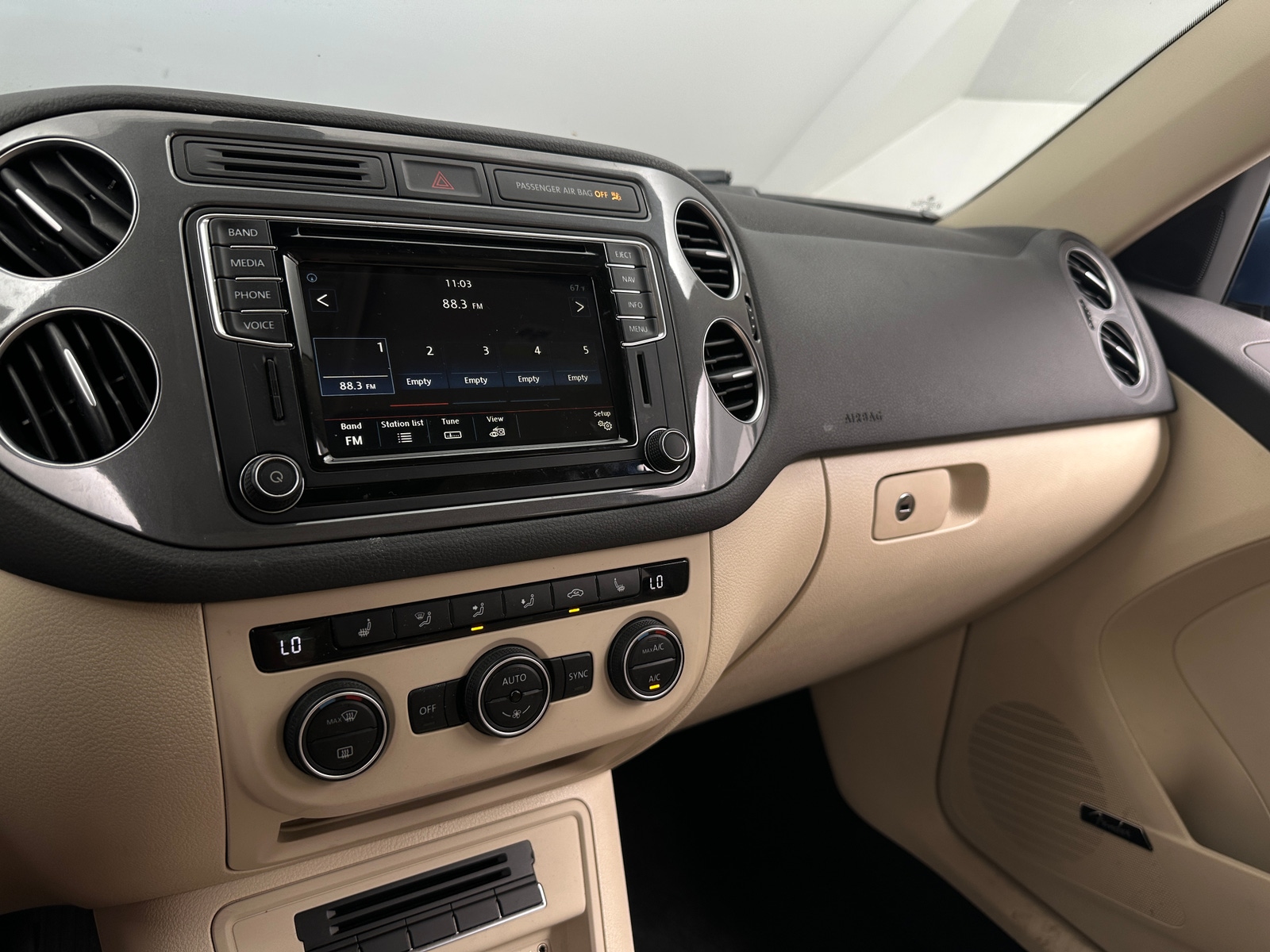 Thumbnail: 2017 Volkswagen Tiguan - 3