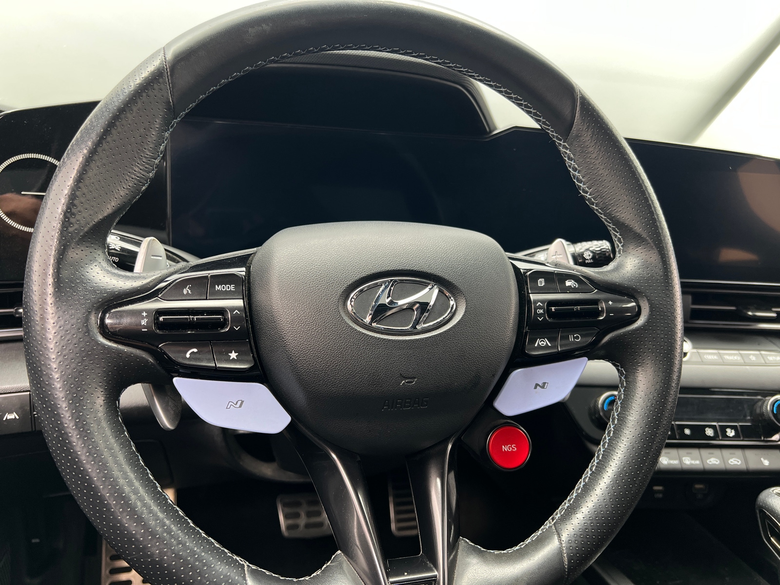 Thumbnail: 2023 Hyundai Elantra - 4