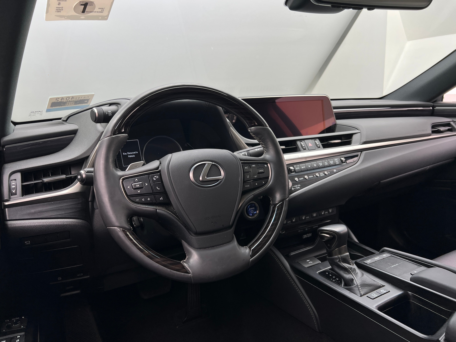 Thumbnail: 2021 Lexus ES - 2