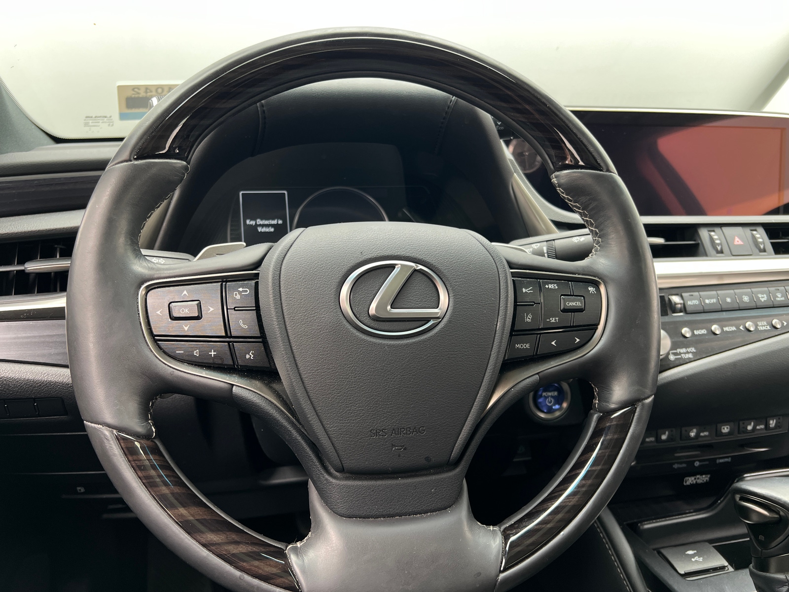 Thumbnail: 2021 Lexus ES - 4