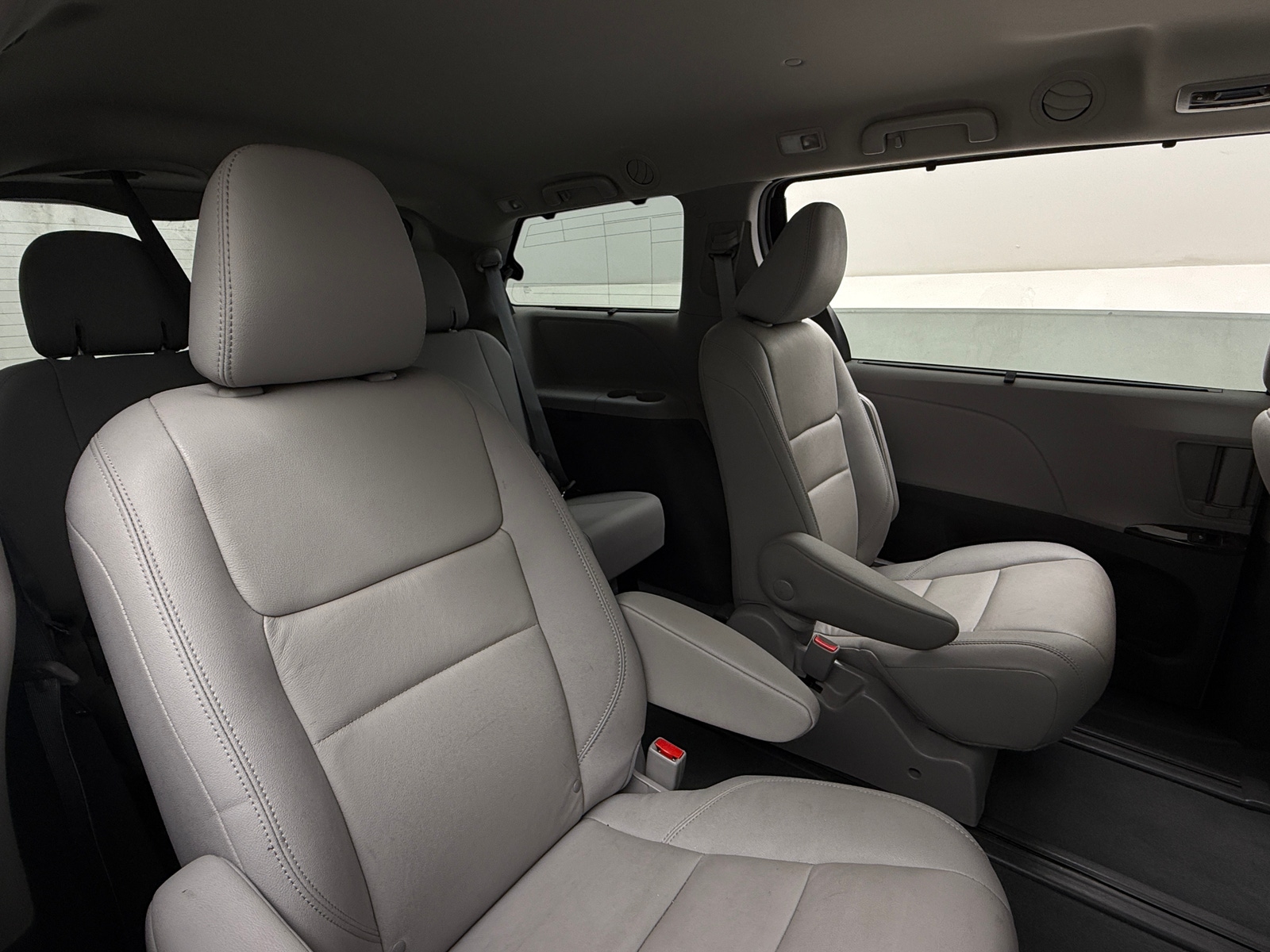 Thumbnail: 2020 Toyota Sienna - 5