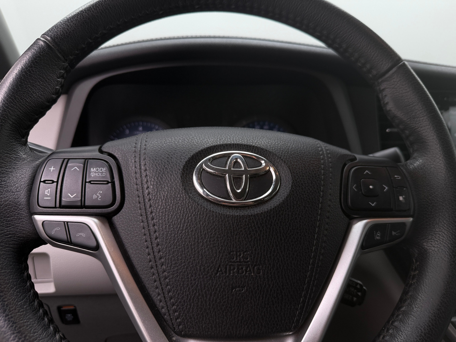 Thumbnail: 2020 Toyota Sienna - 4