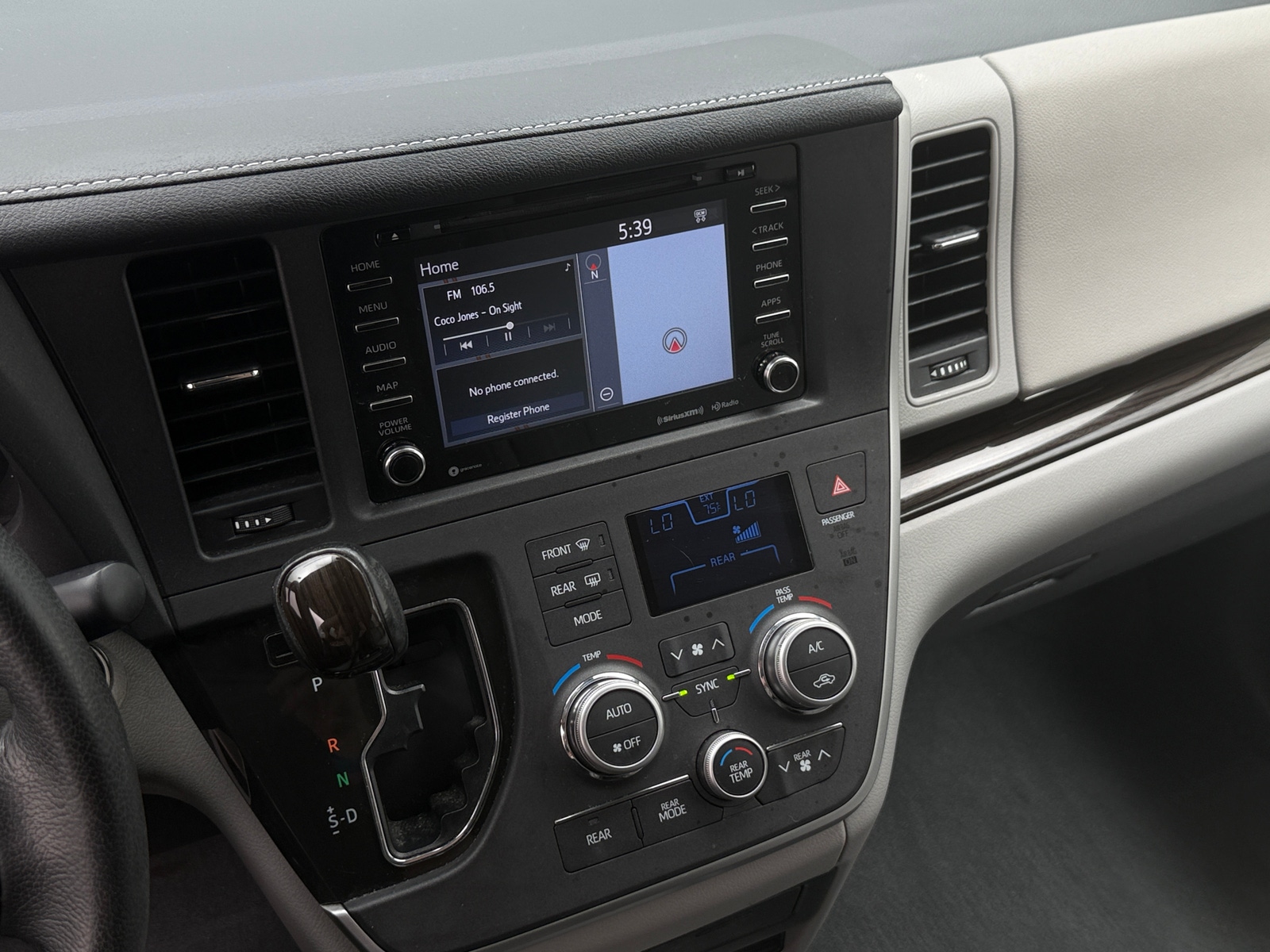 Thumbnail: 2020 Toyota Sienna - 3