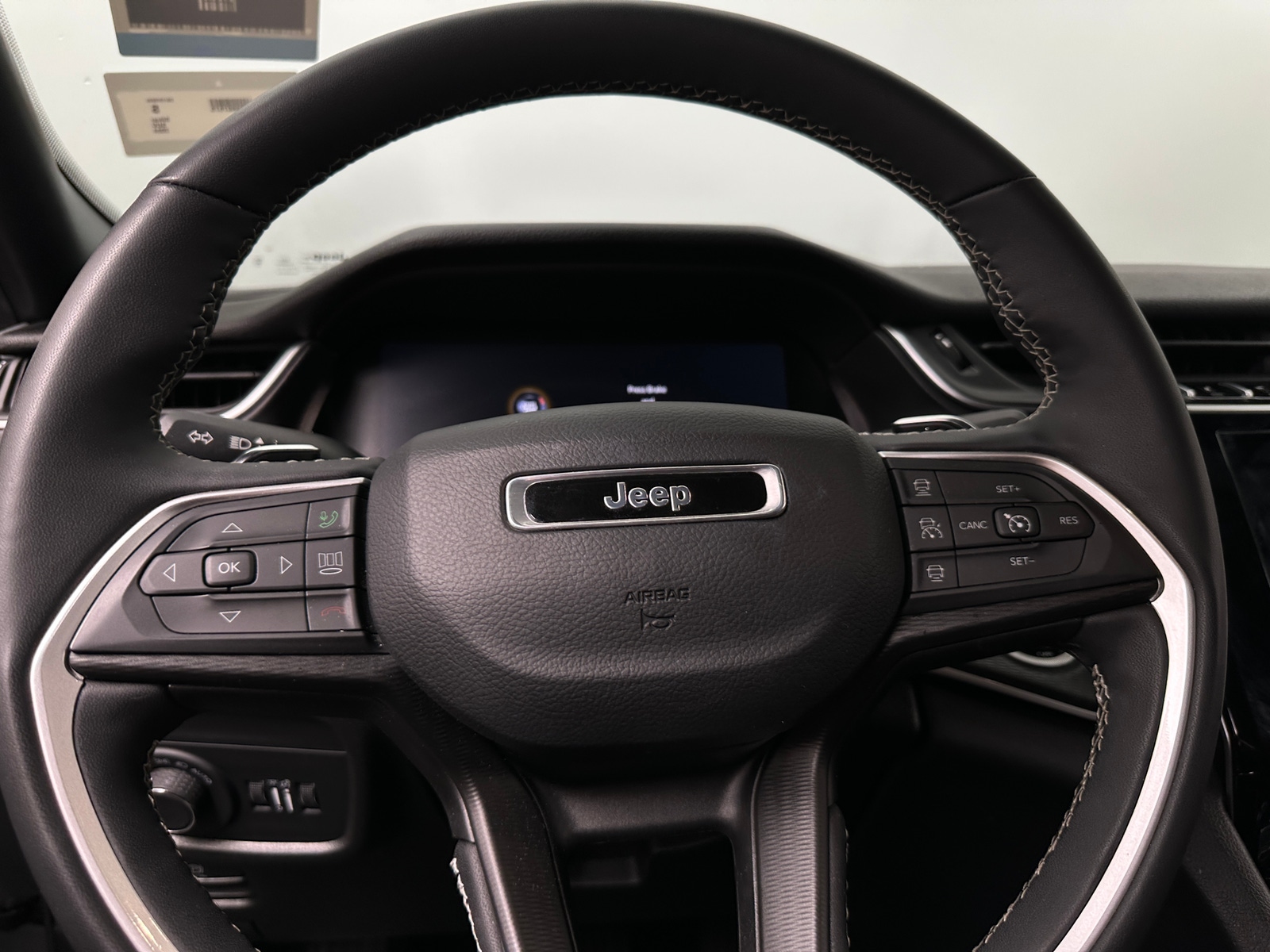 Thumbnail: 2024 Jeep Grand Cherokee L - 4