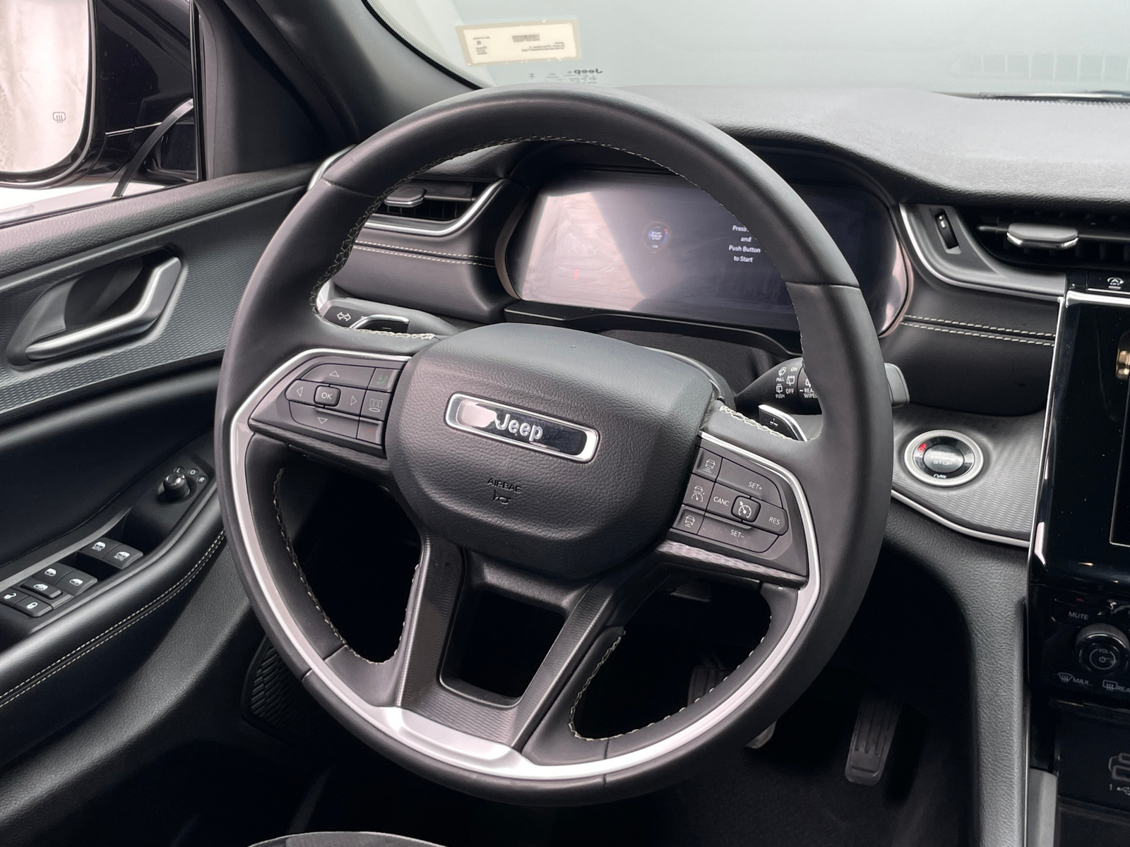 Thumbnail: 2024 Jeep Grand Cherokee L - 4