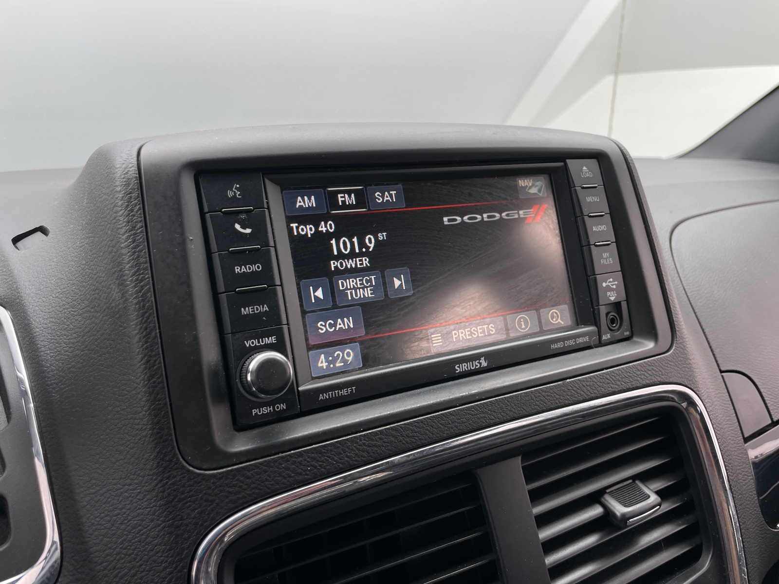 Thumbnail: 2016 Dodge Grand Caravan - 3