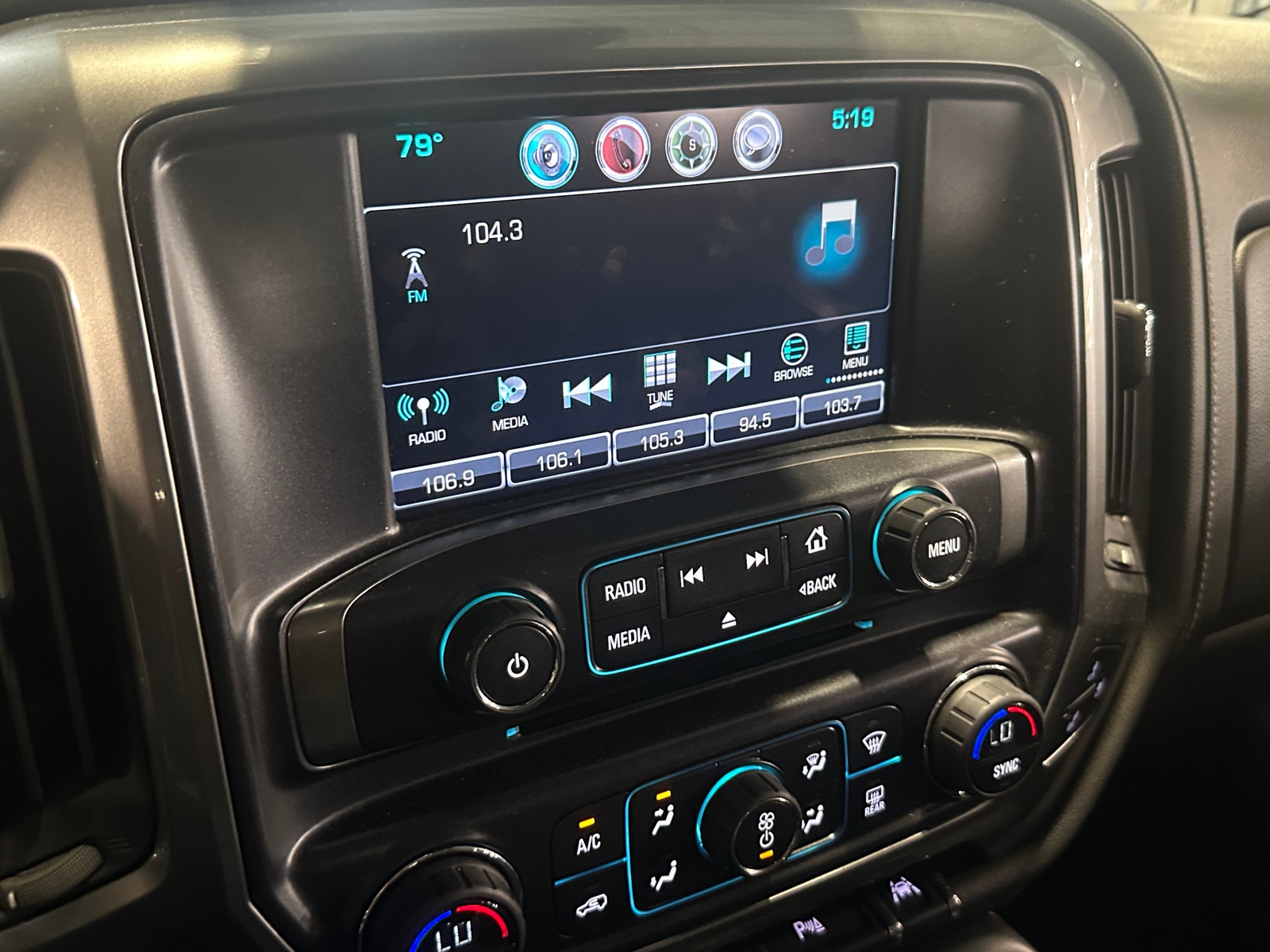 Thumbnail: 2016 Chevrolet Silverado 1500 - 3