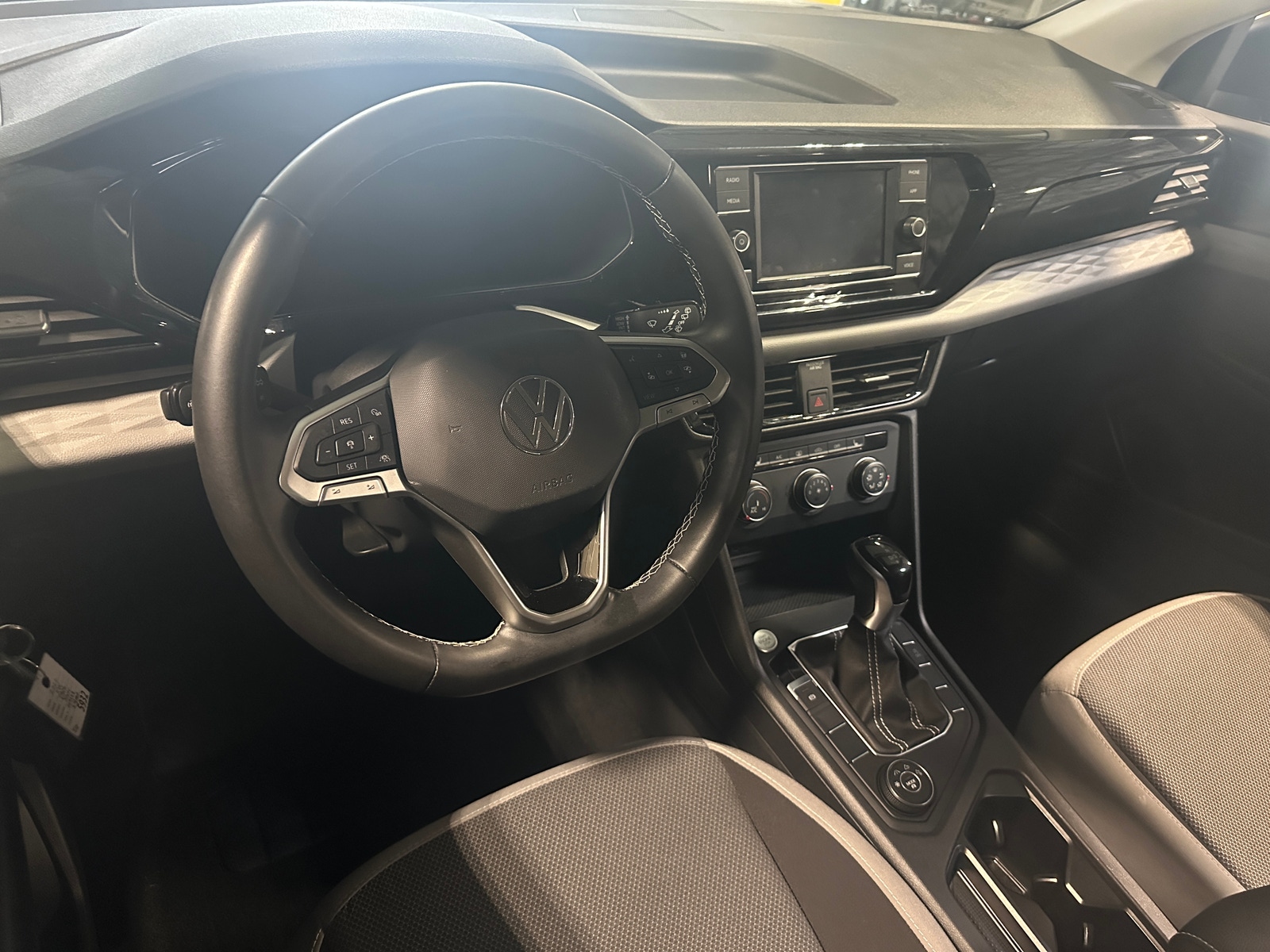 Thumbnail: 2022 Volkswagen Taos - 3