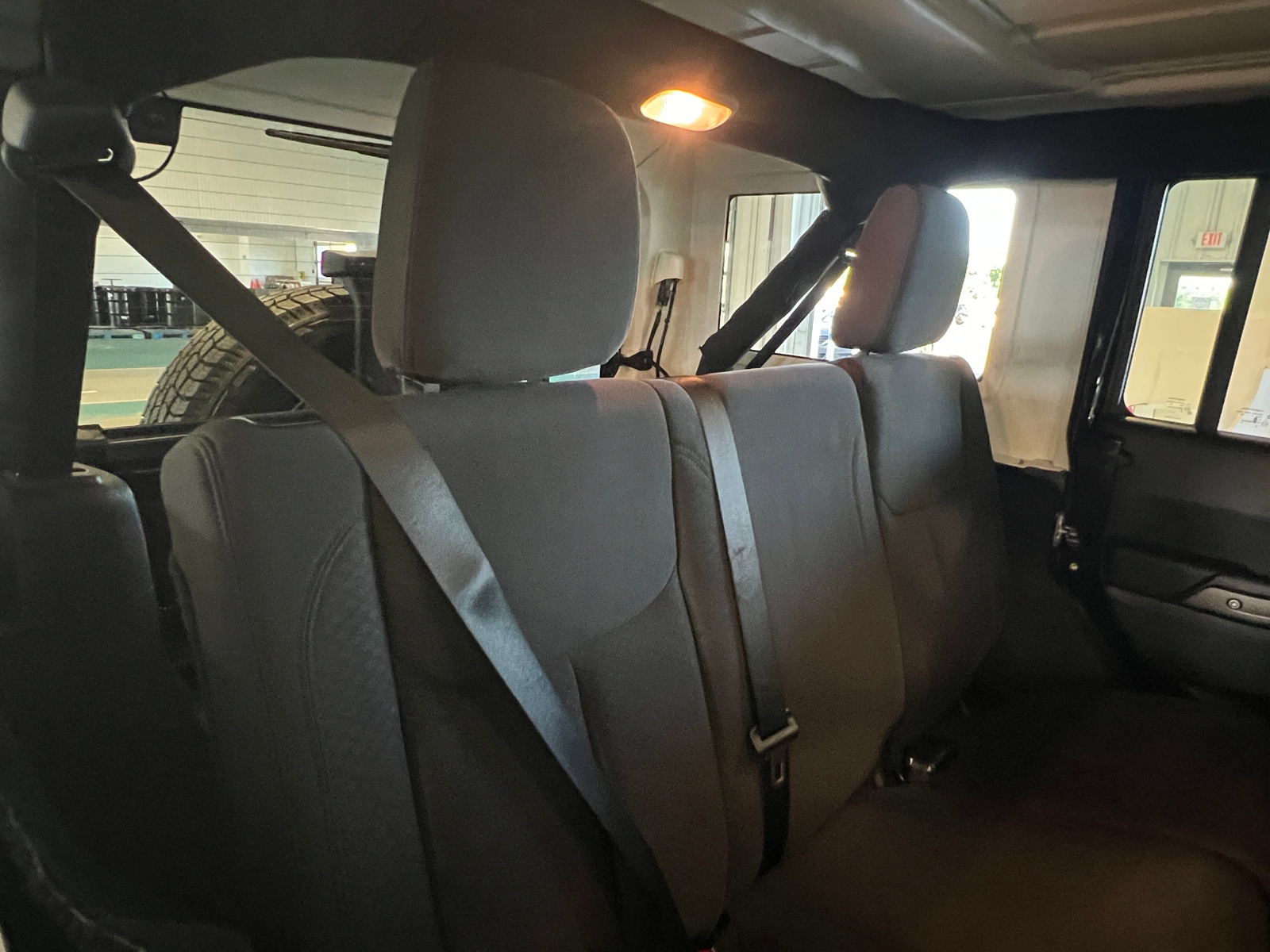 Thumbnail: 2016 Jeep Wrangler - 6