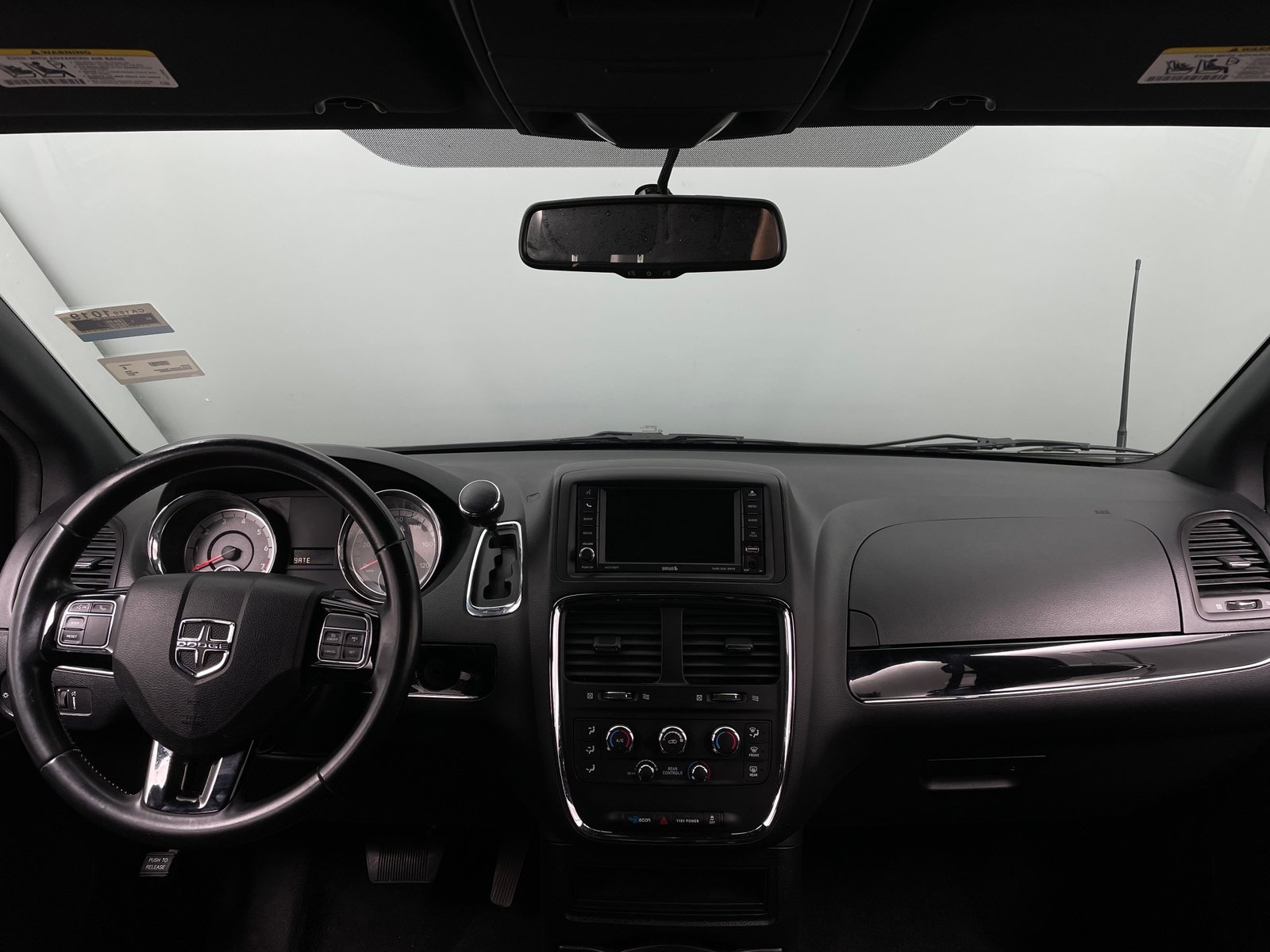 Thumbnail: 2017 Dodge Grand Caravan - 3