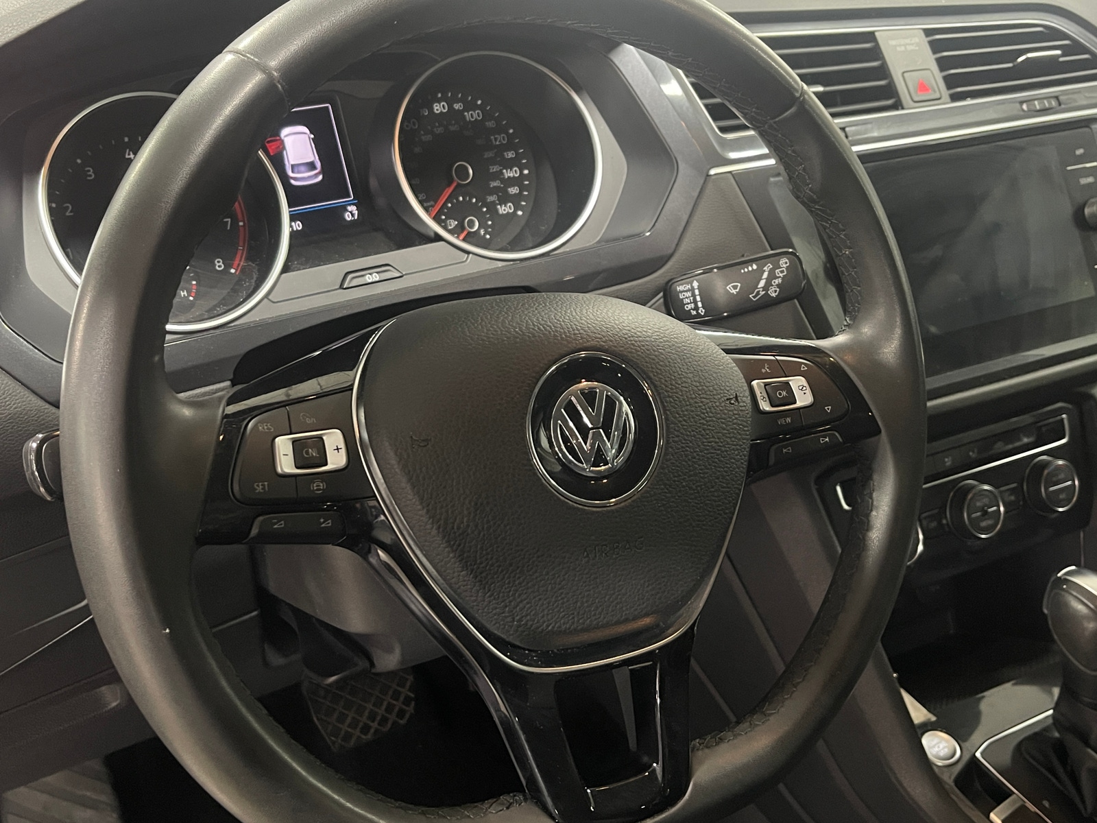 Thumbnail: 2020 Volkswagen Tiguan - 4