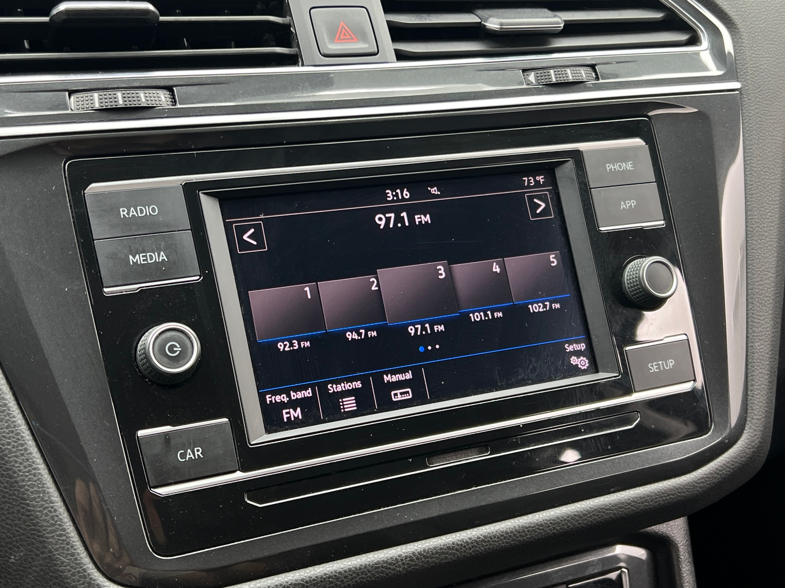 Thumbnail: 2019 Volkswagen Tiguan - 4
