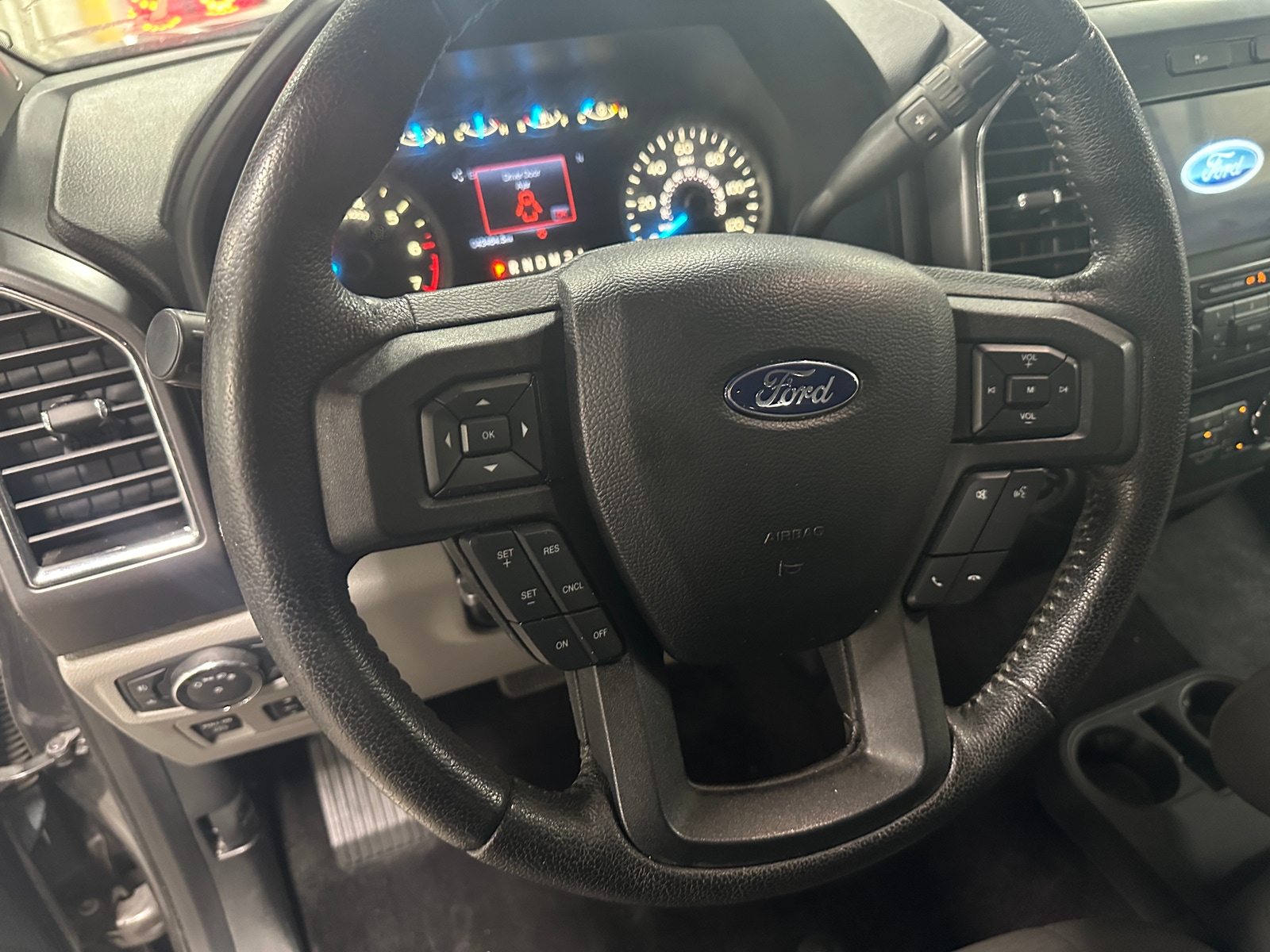Thumbnail: 2016 Ford Econoline - 5