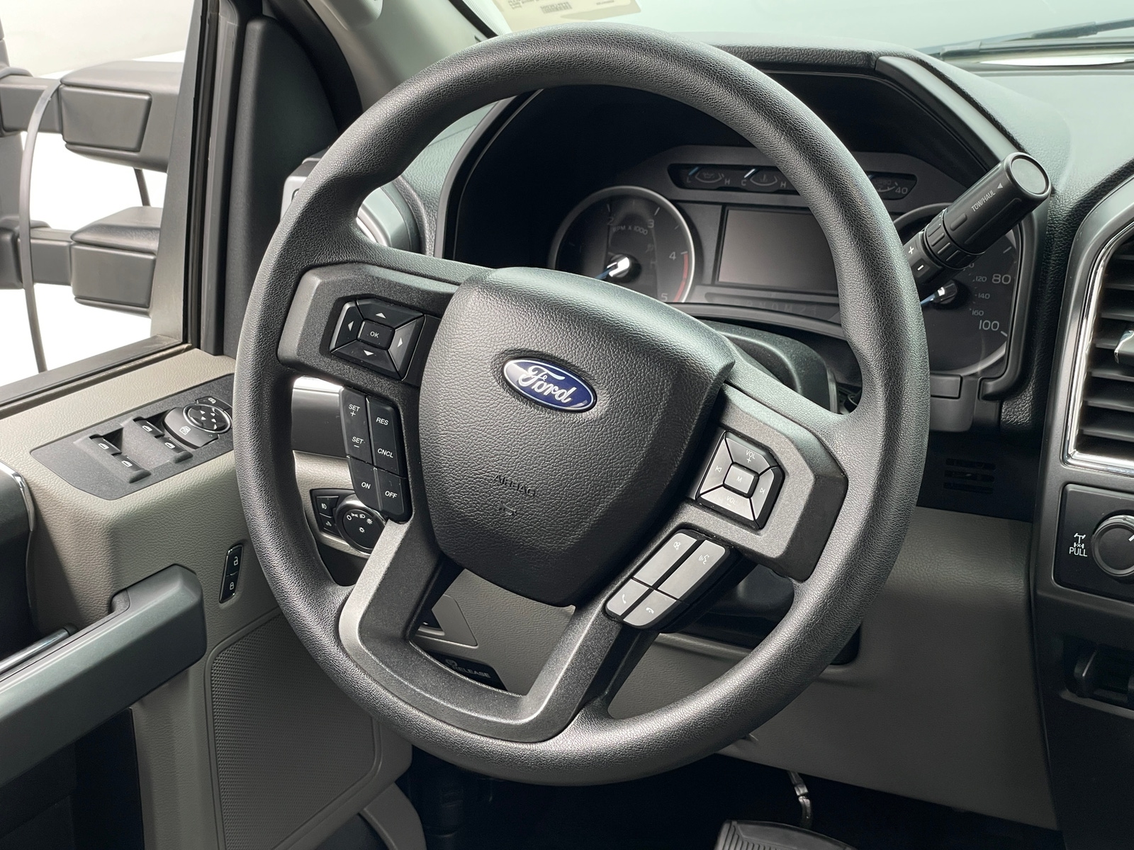 Thumbnail: 2017 Ford Econoline - 5
