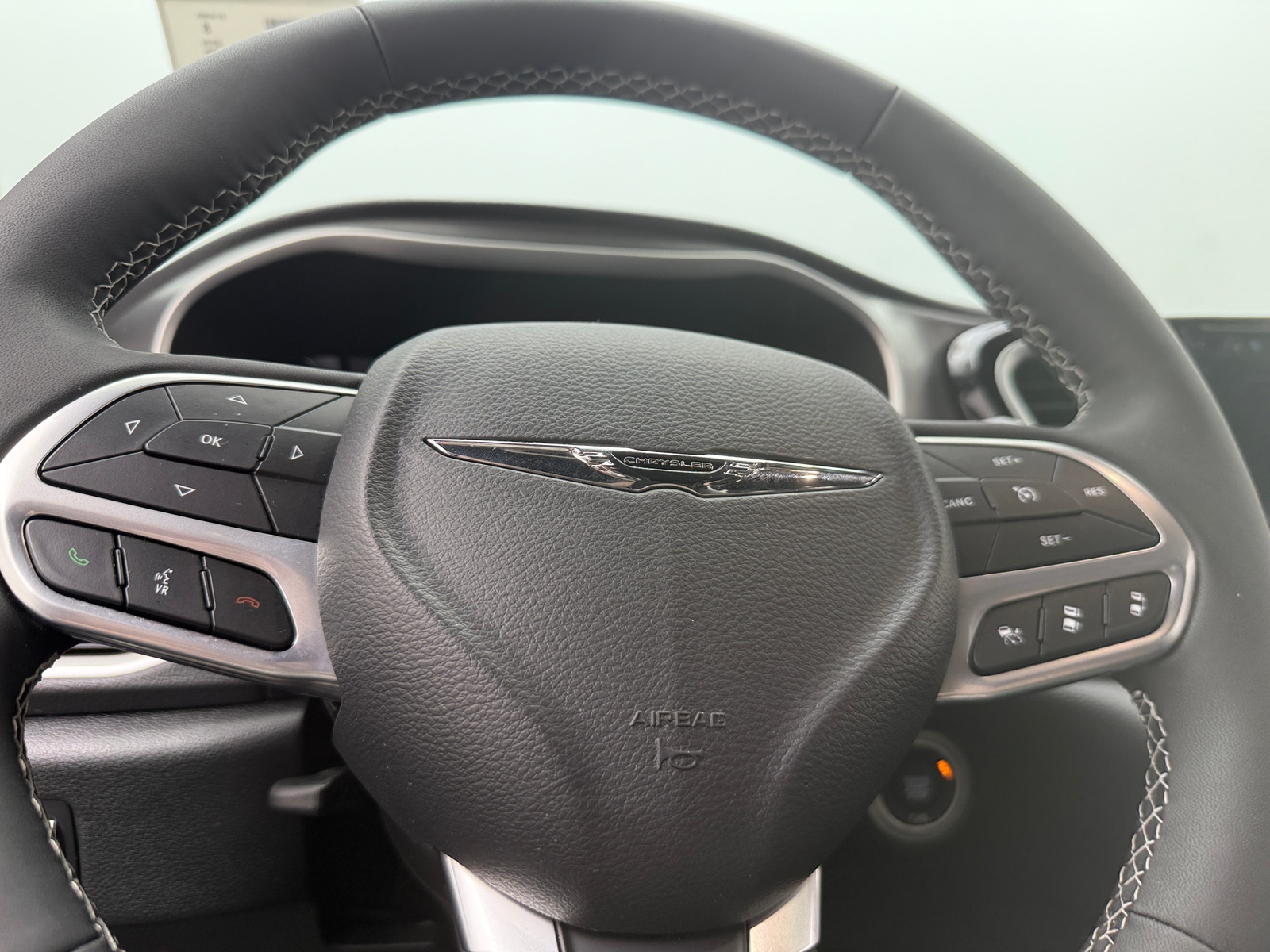Thumbnail: 2025 Chrysler Pacifica - 4