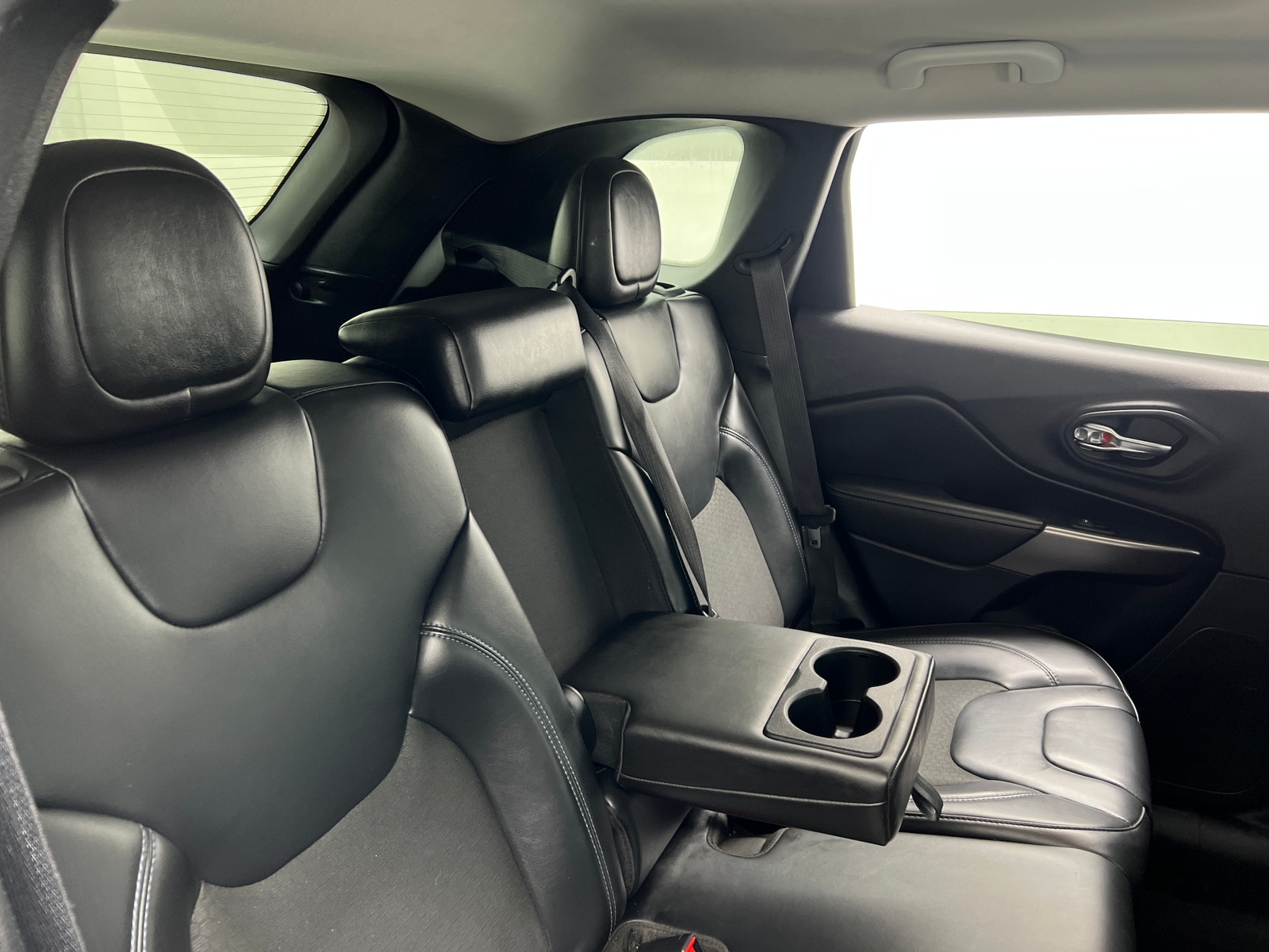 Thumbnail: 2020 Jeep Cherokee - 6