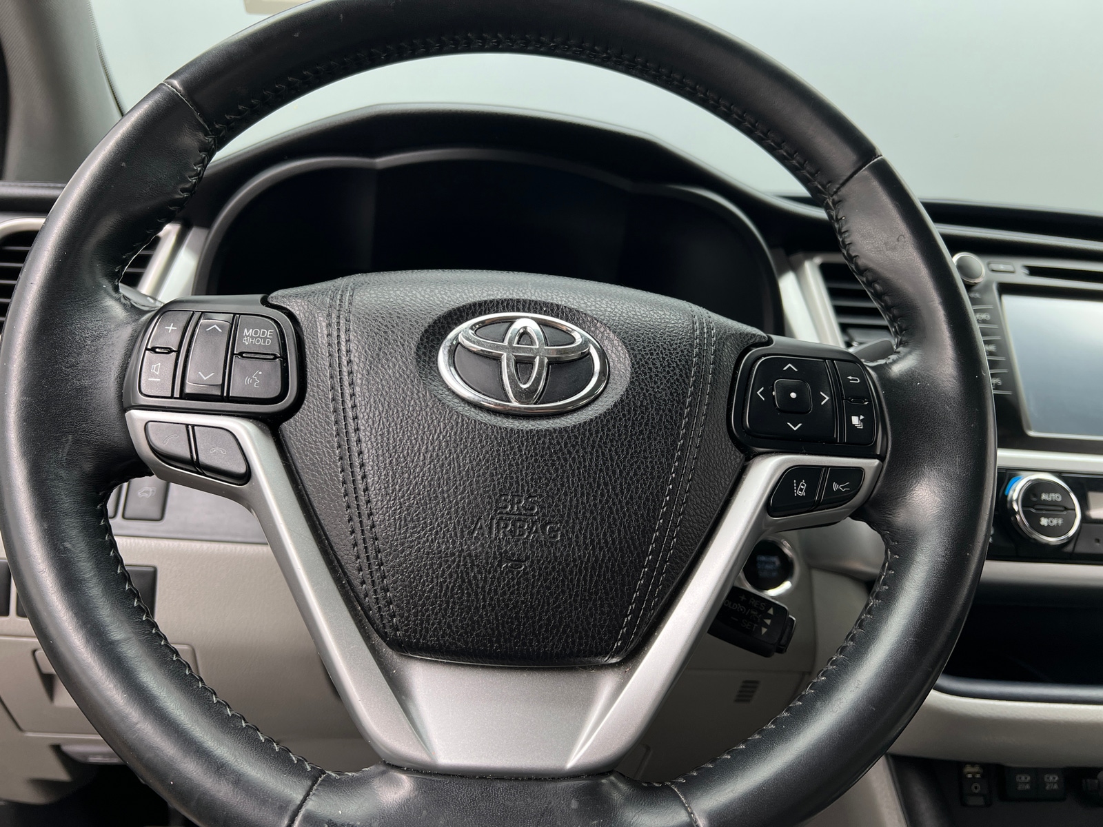 Thumbnail: 2017 Toyota Highlander - 4