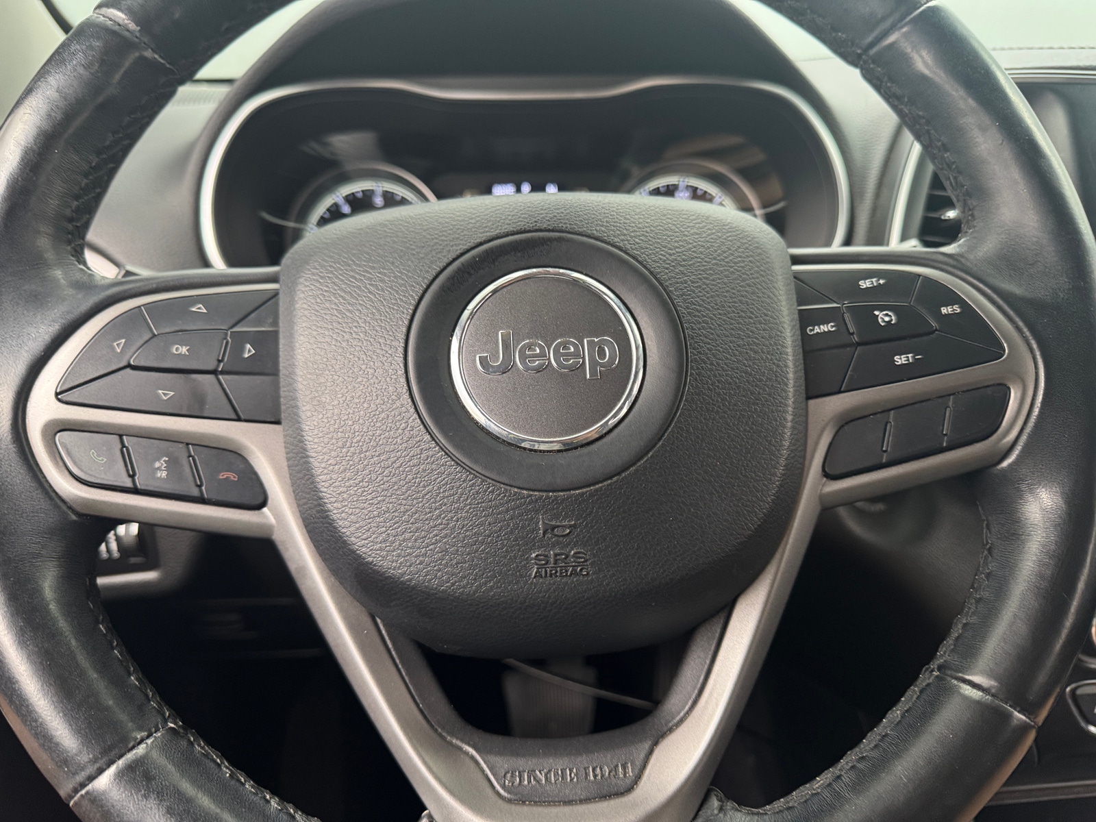 Thumbnail: 2019 Jeep Cherokee - 5