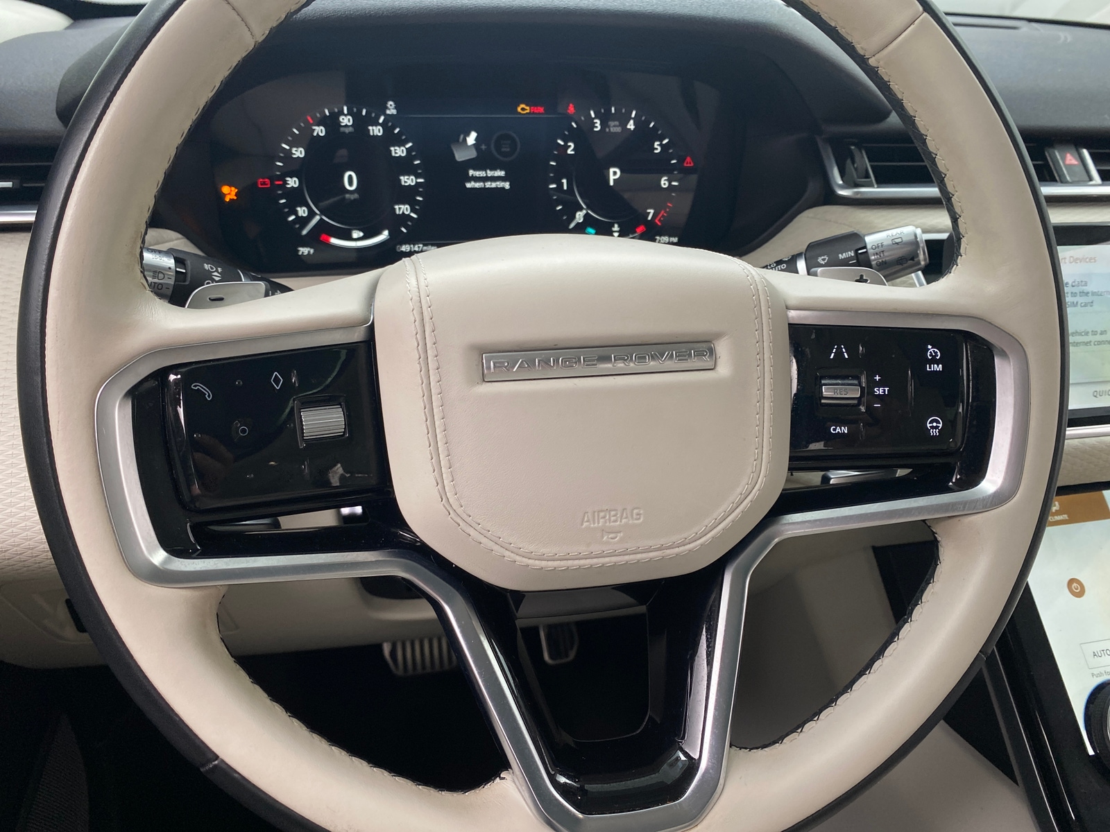 Thumbnail: 2021 Land Rover Range Rover Velar - 4
