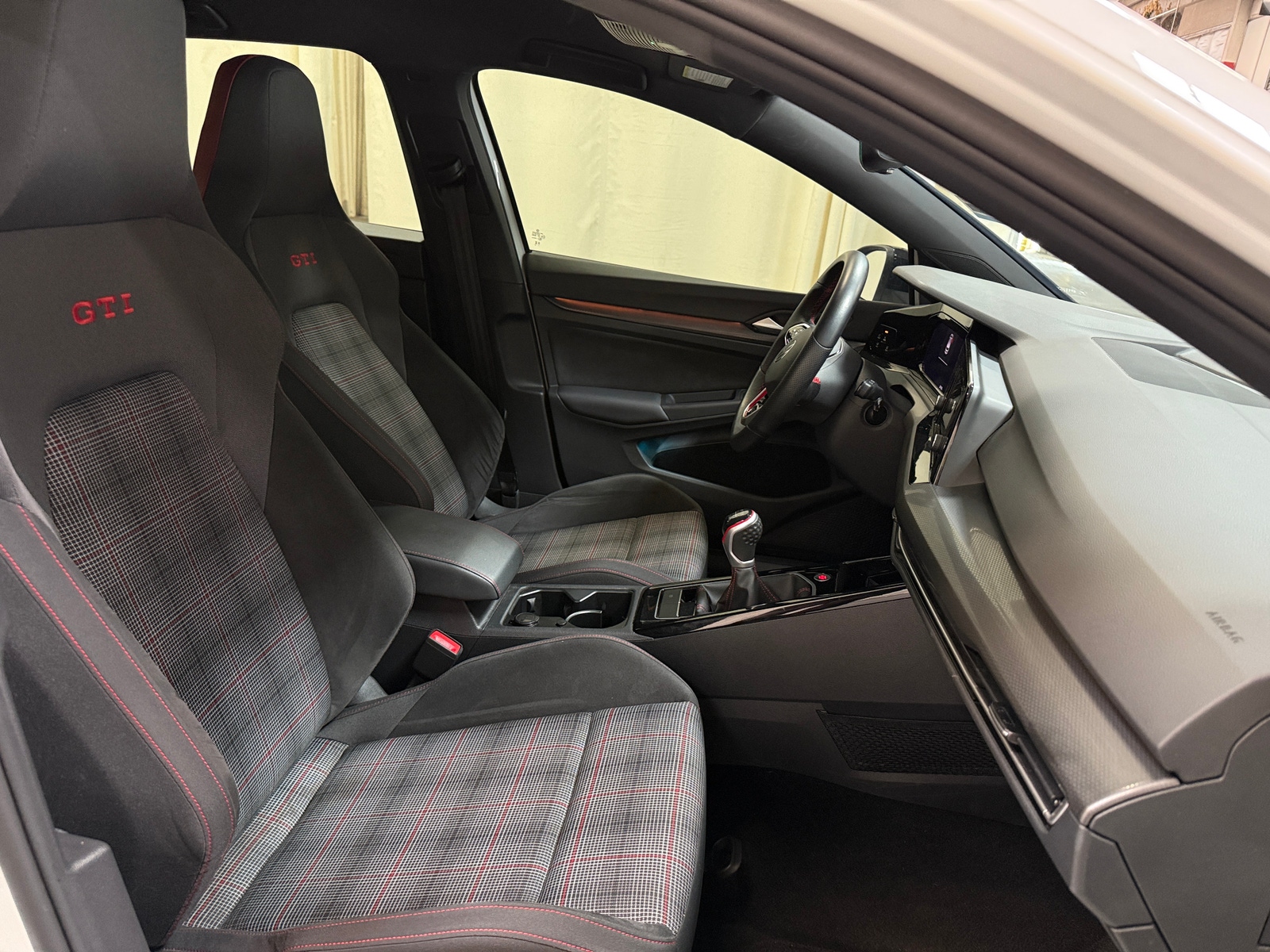 Thumbnail: 2023 Volkswagen Golf - 2