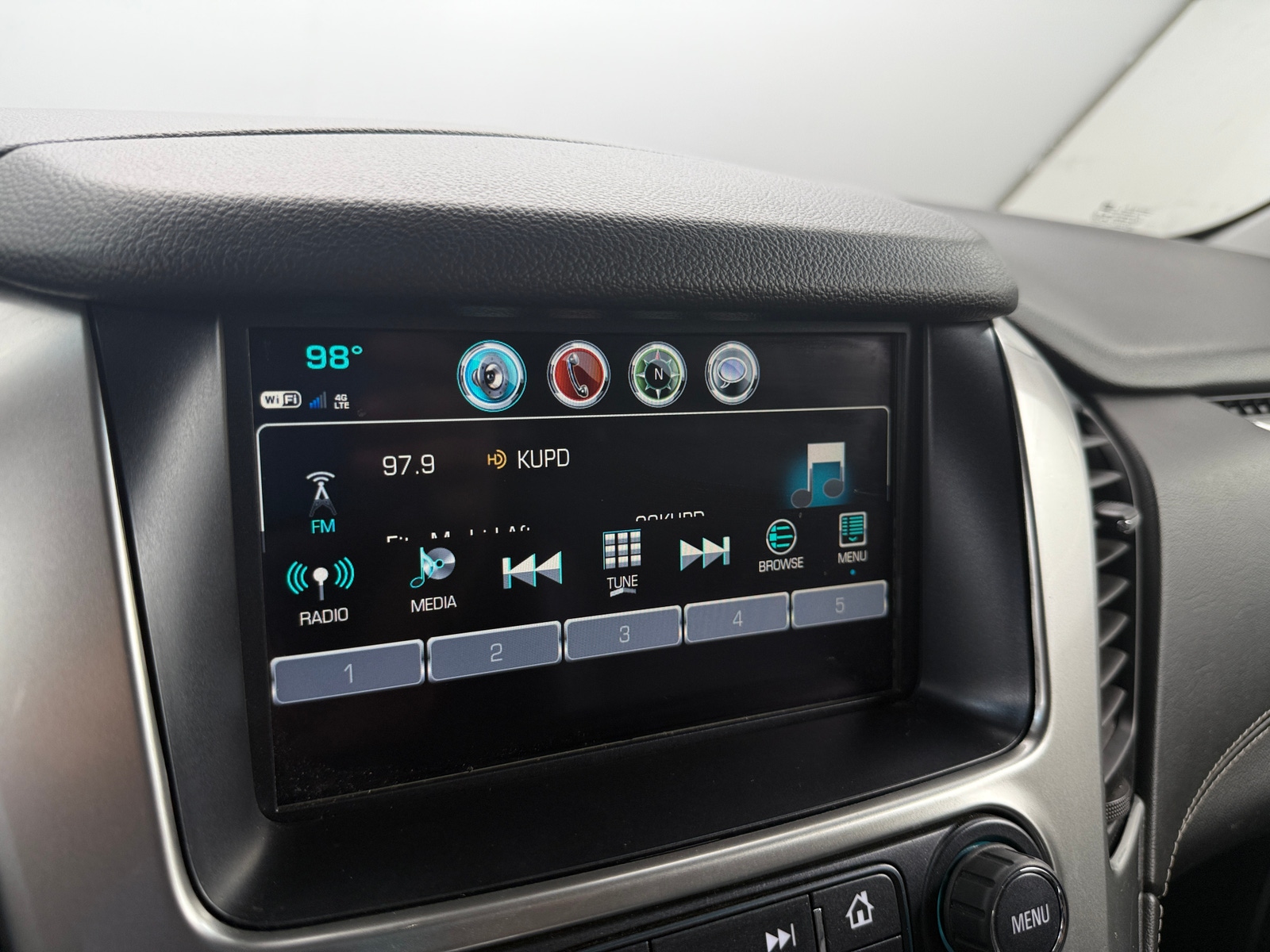 Thumbnail: 2019 Chevrolet Suburban - 3