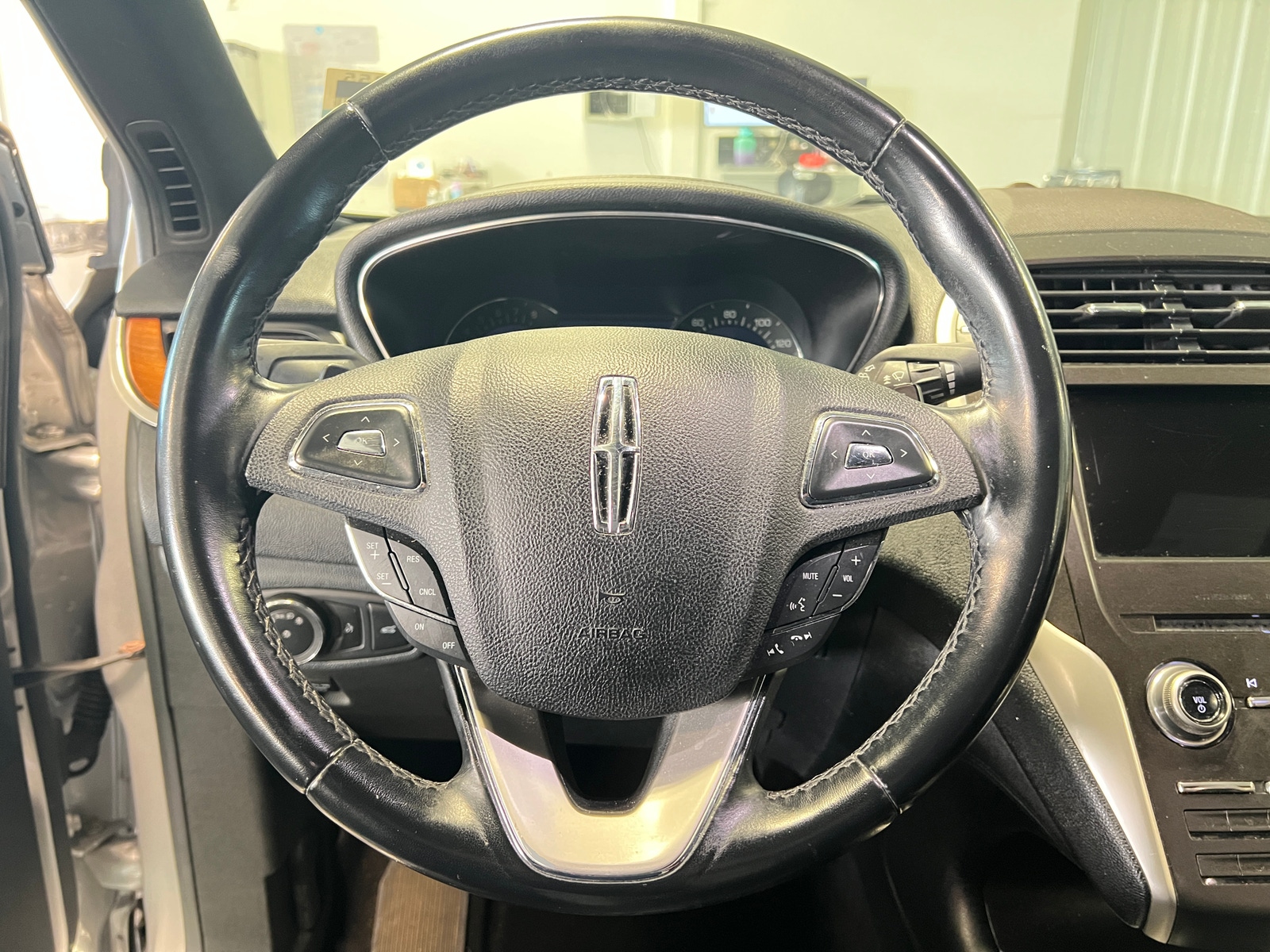 Thumbnail: 2017 Lincoln MKC - 4