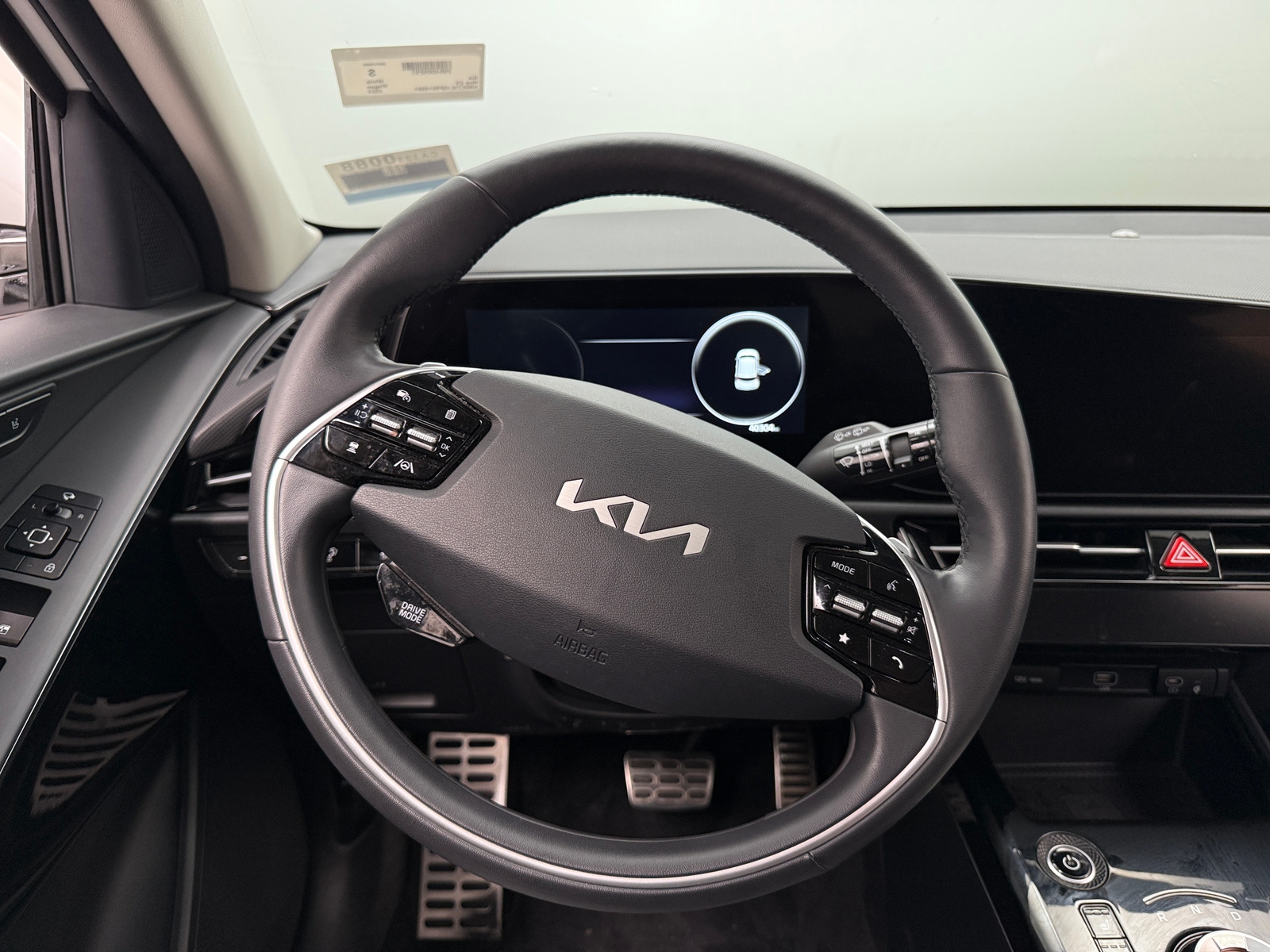 Thumbnail: 2023 Kia Niro - 4