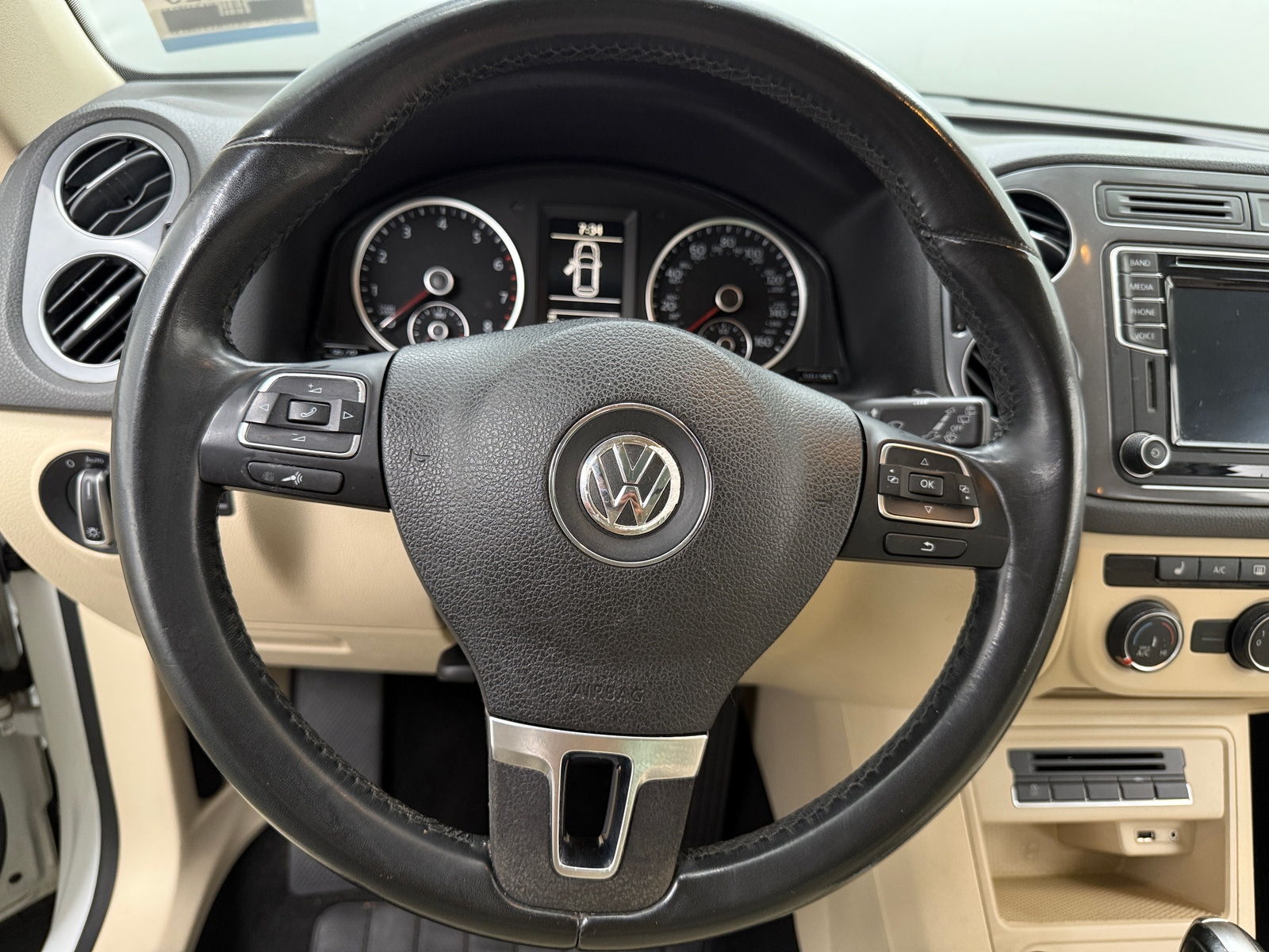 Thumbnail: 2017 Volkswagen Tiguan - 4