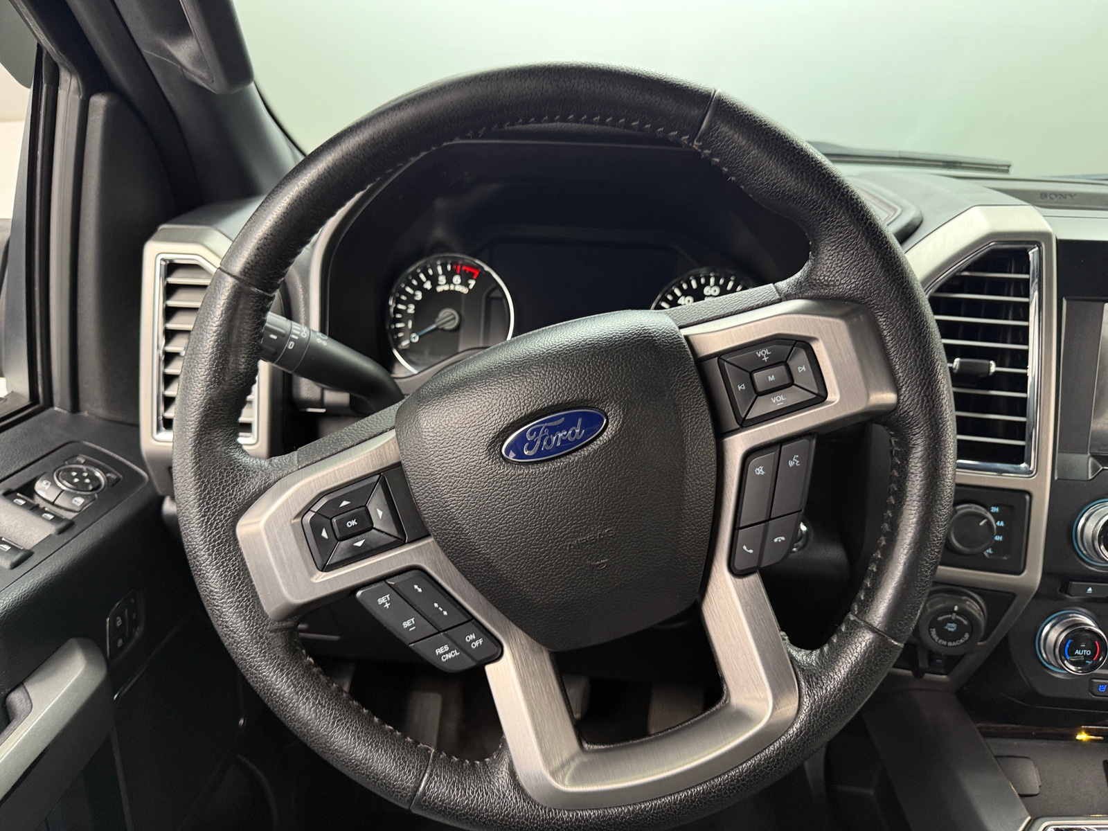 Thumbnail: 2016 Ford Econoline - 4