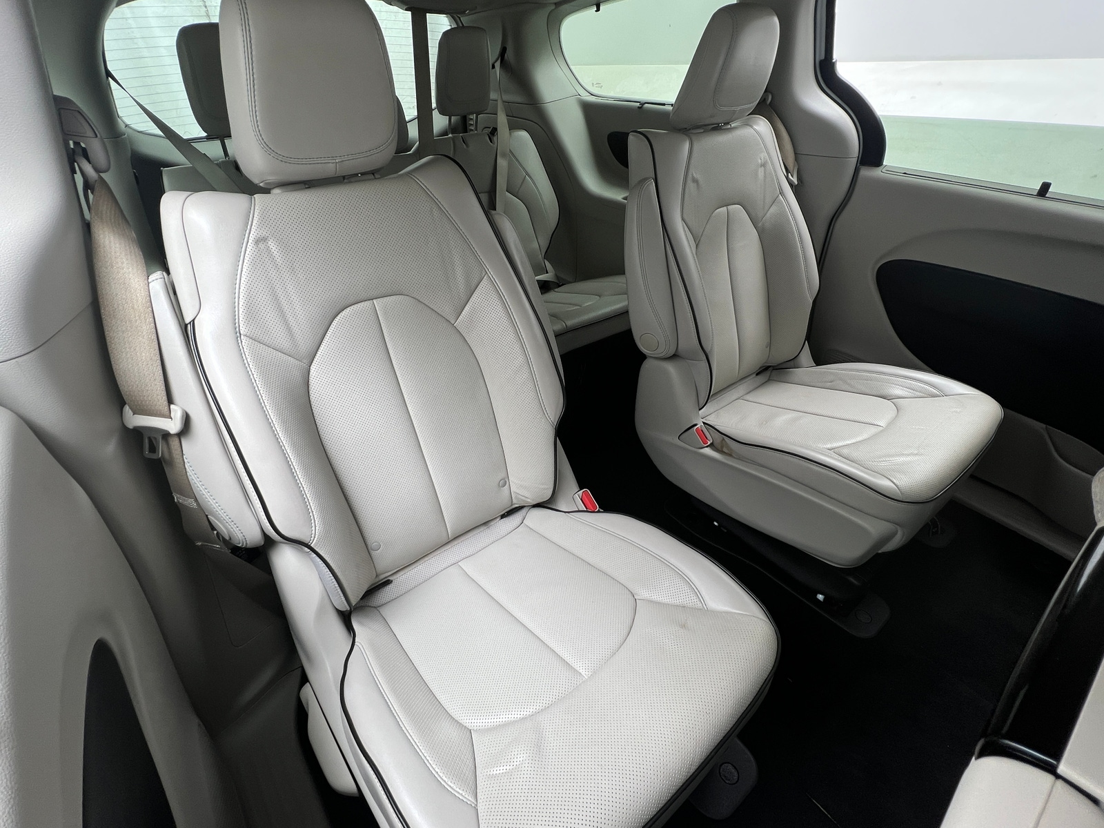 Thumbnail: 2018 Chrysler Pacifica - 5