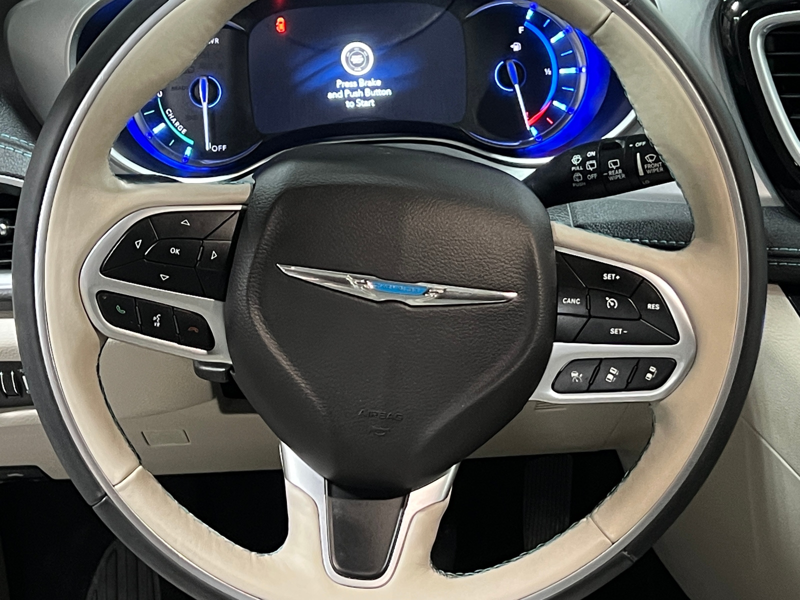 Thumbnail: 2018 Chrysler Pacifica - 4